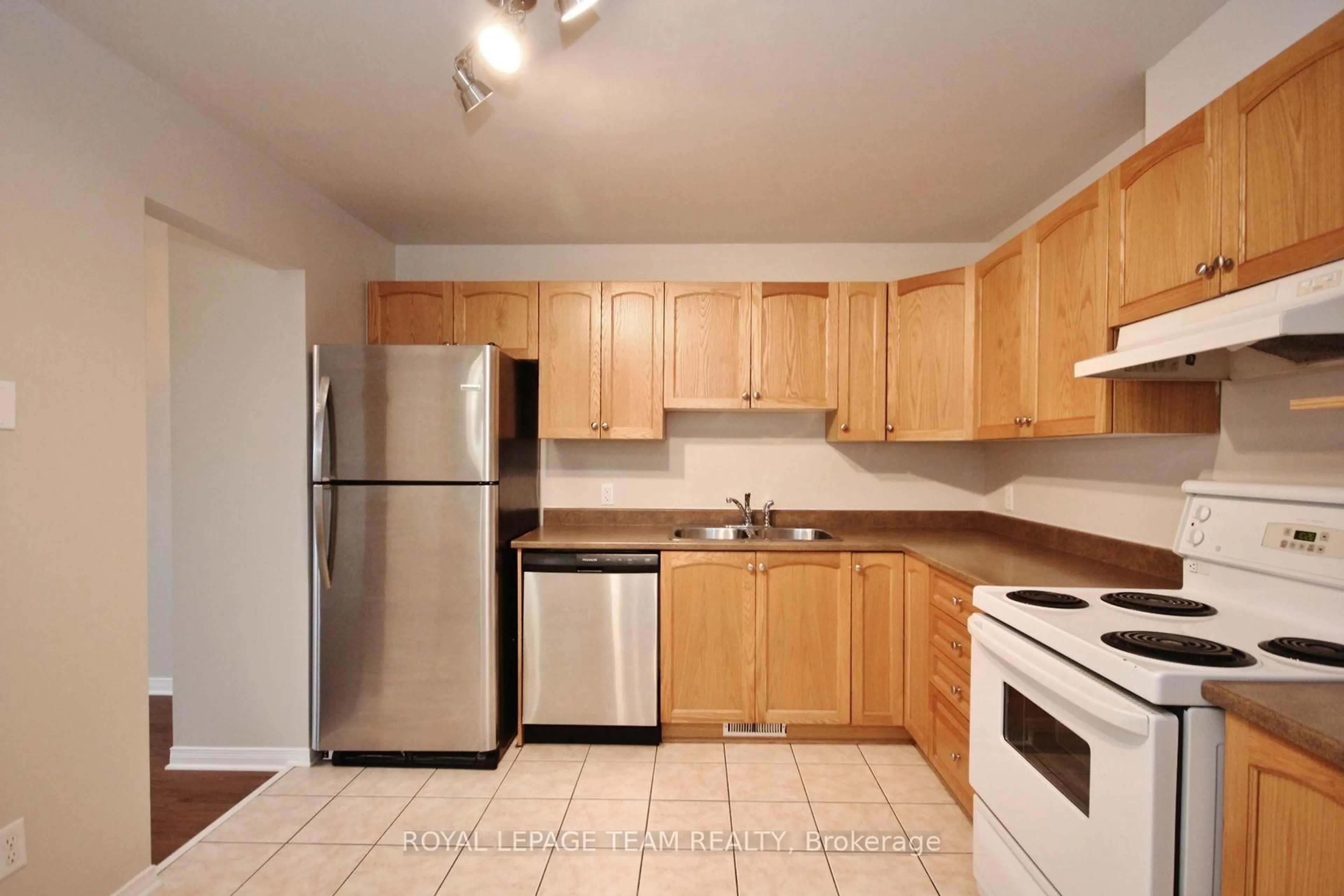 Standard kitchen, unknown for 139 Oakfield Cres, Ottawa Ontario K2J 5H8