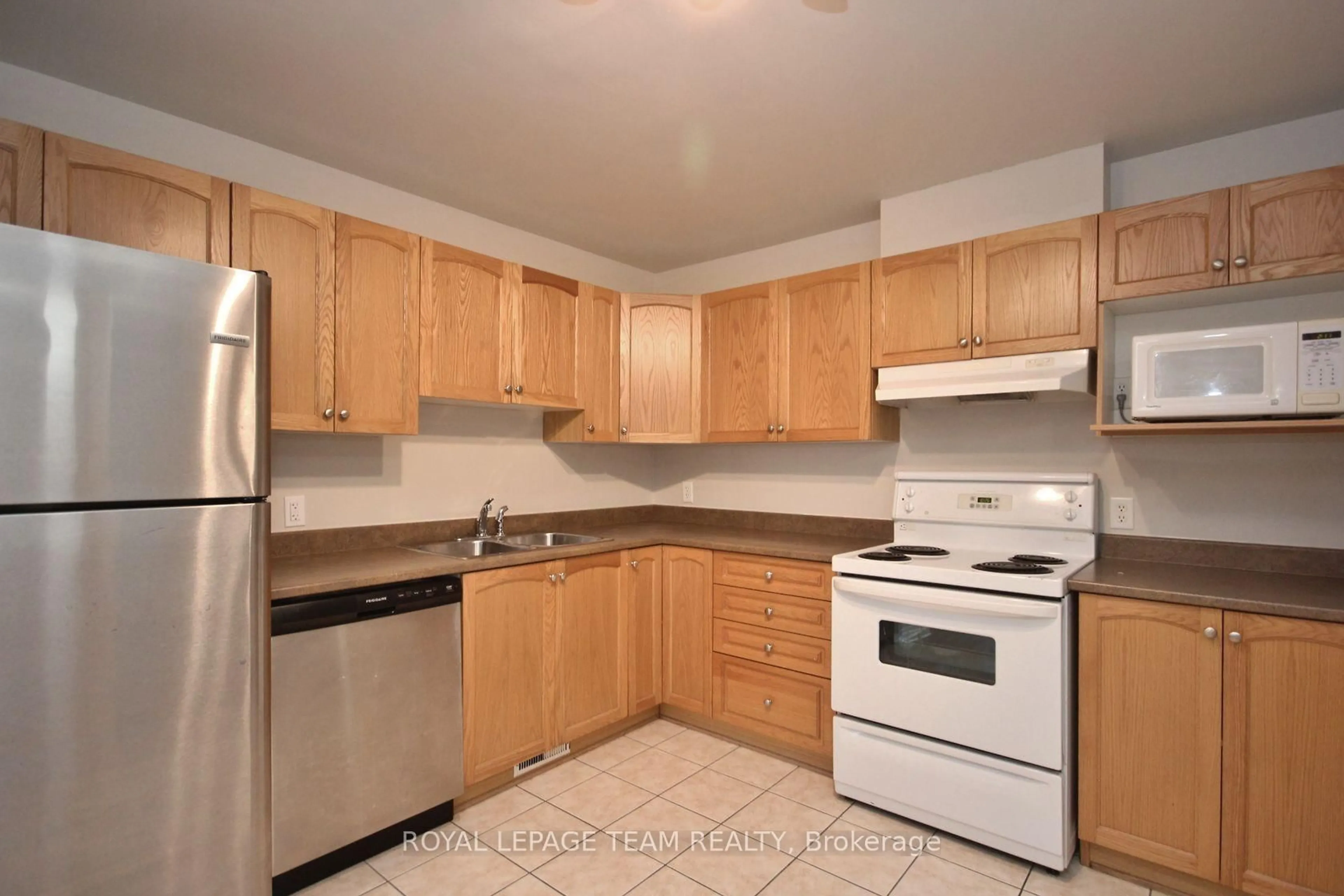 Standard kitchen, unknown for 139 Oakfield Cres, Ottawa Ontario K2J 5H8