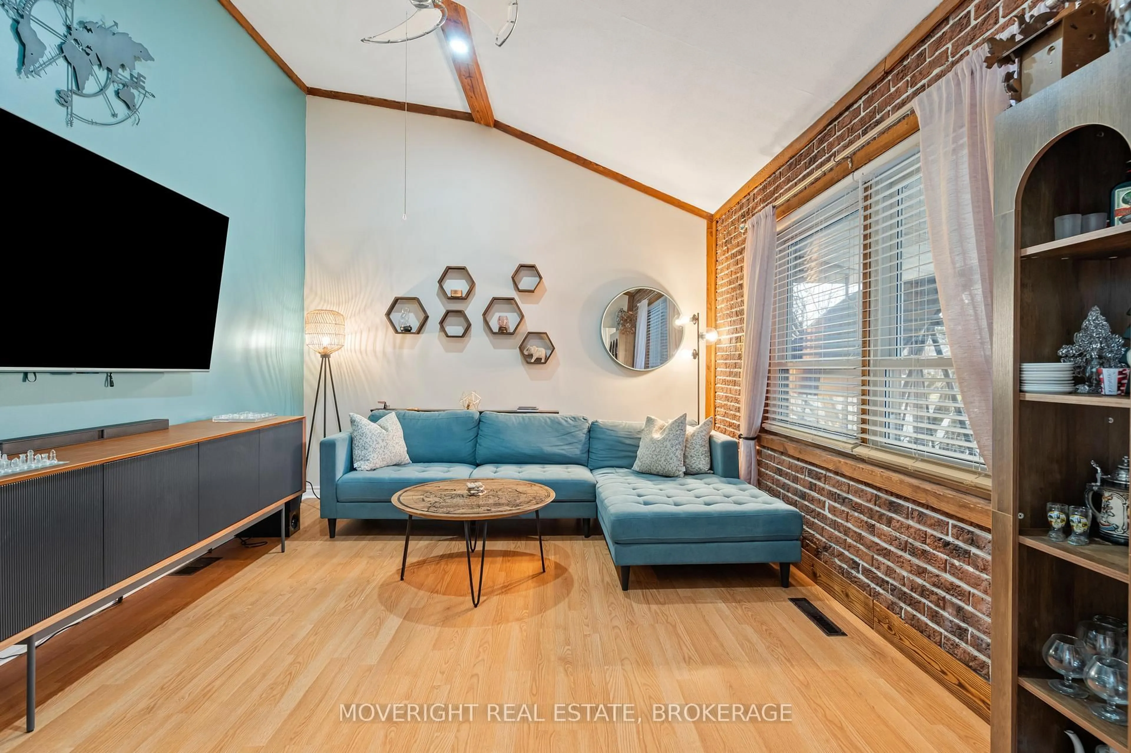 Living room with furniture, unknown for 618 Lincoln St, Welland Ontario L3B 4R4