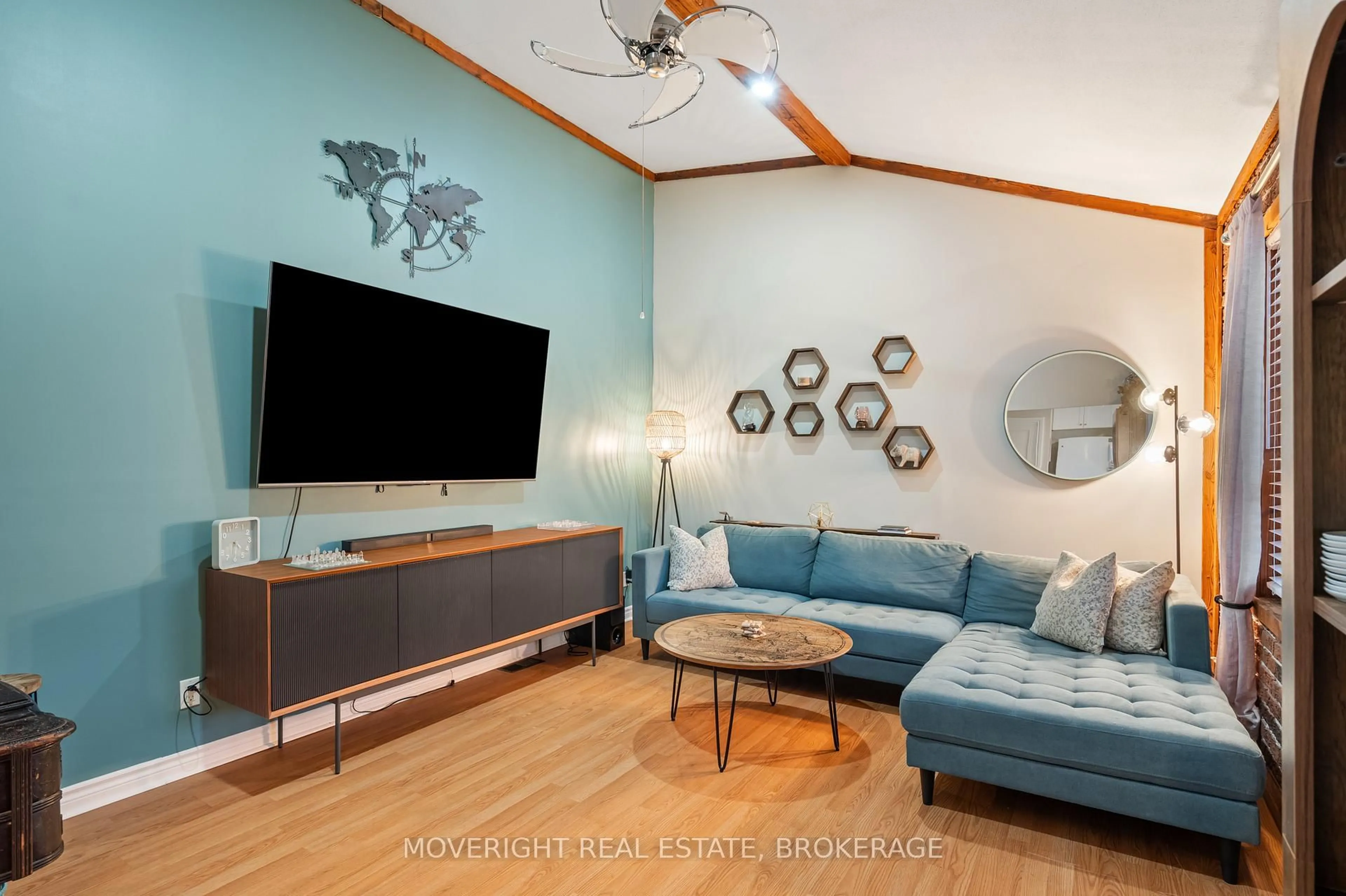 Living room with furniture, unknown for 618 Lincoln St, Welland Ontario L3B 4R4