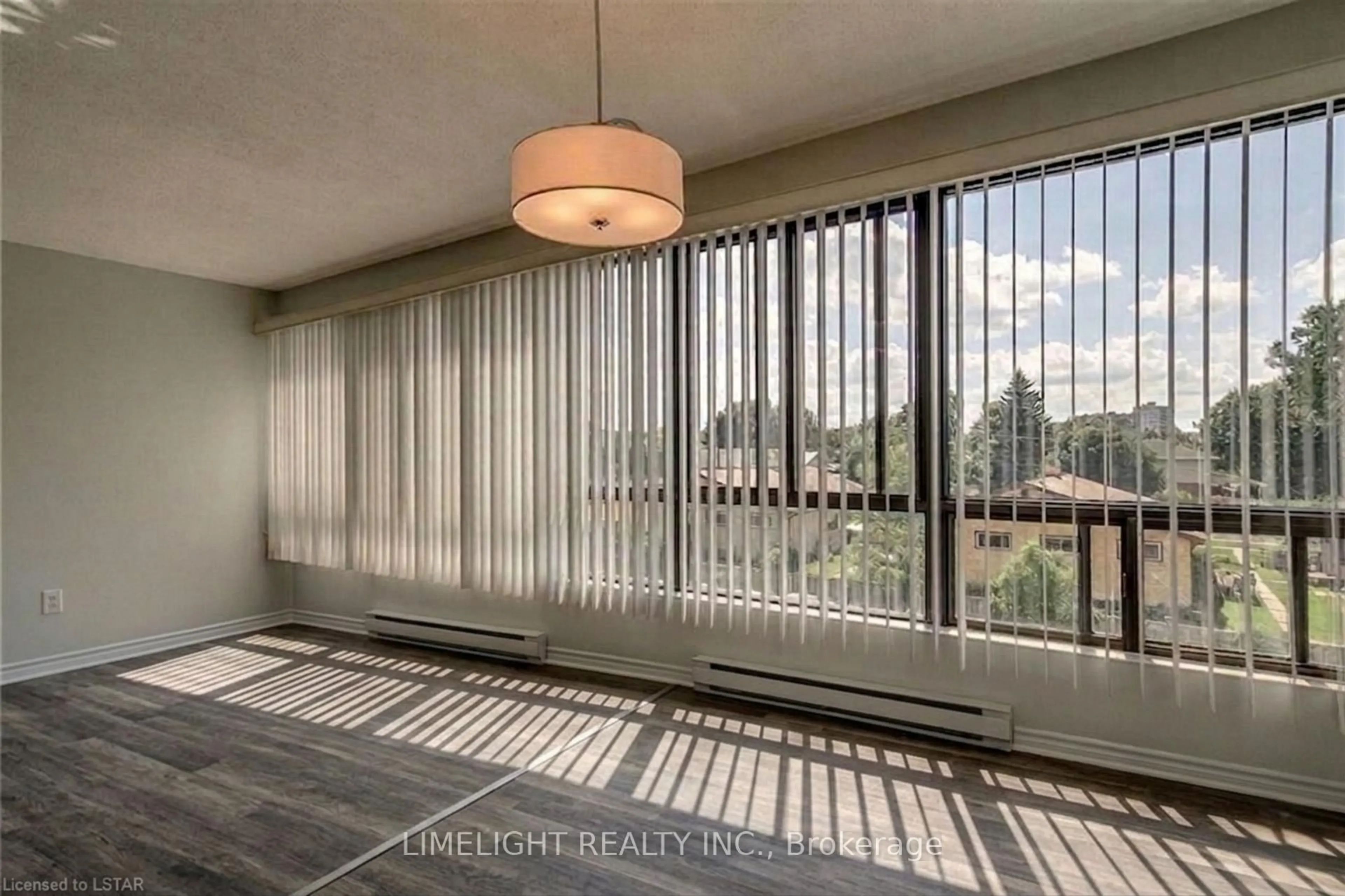 A pic of a room for 135 Base Line Rd #308, London South Ontario N6J 4W4