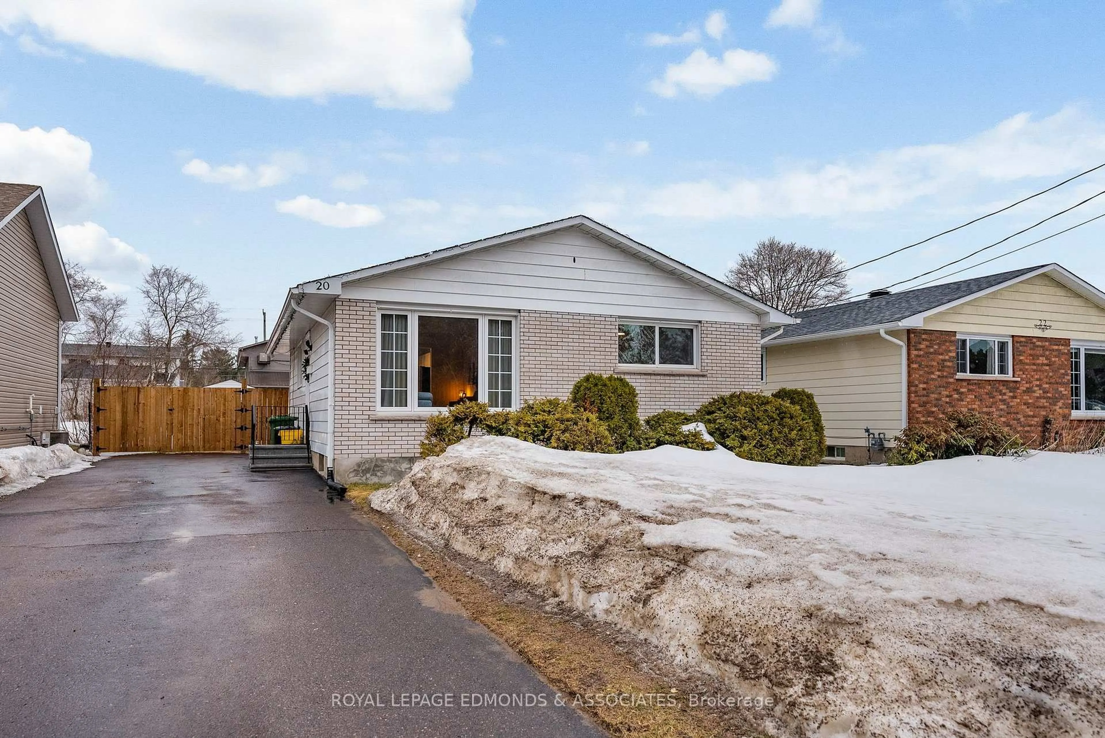 Unknown for 20 Wilbert St, Petawawa Ontario K8H 2C6