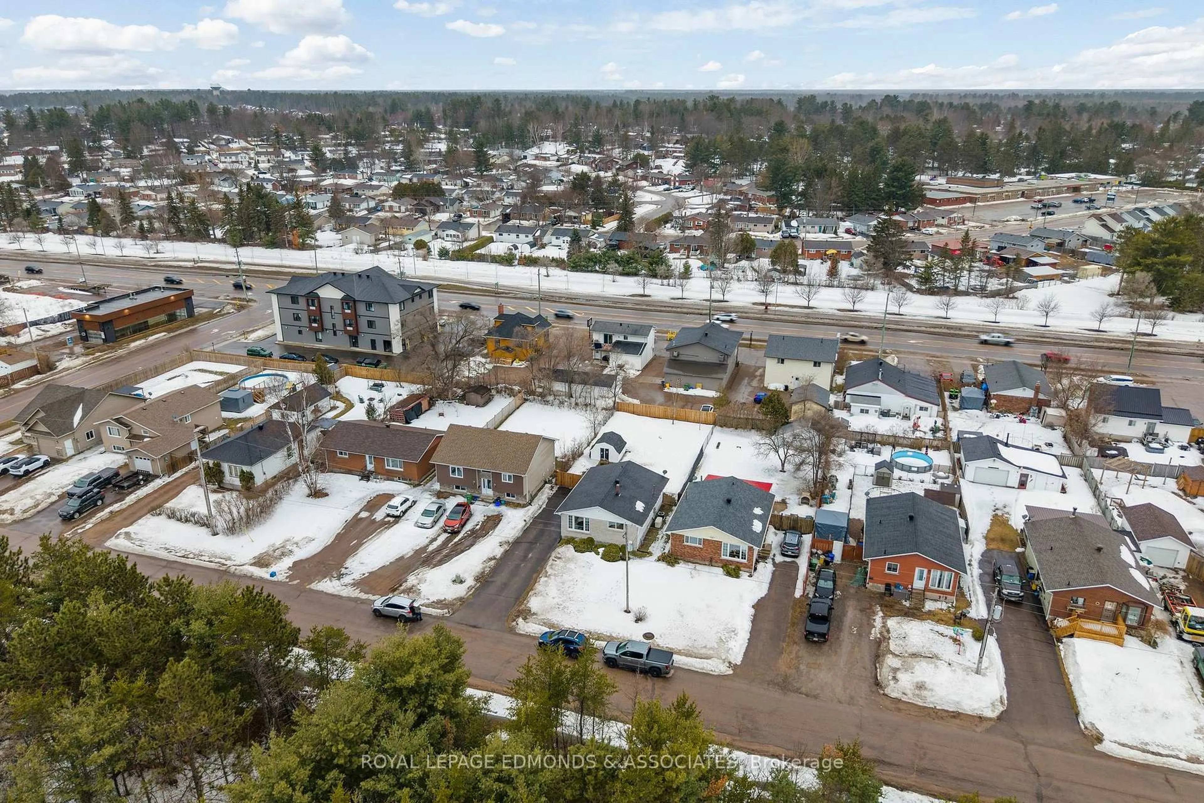 A pic from outside/outdoor area/front of a property/back of a property/a pic from drone, street for 20 Wilbert St, Petawawa Ontario K8H 2C6