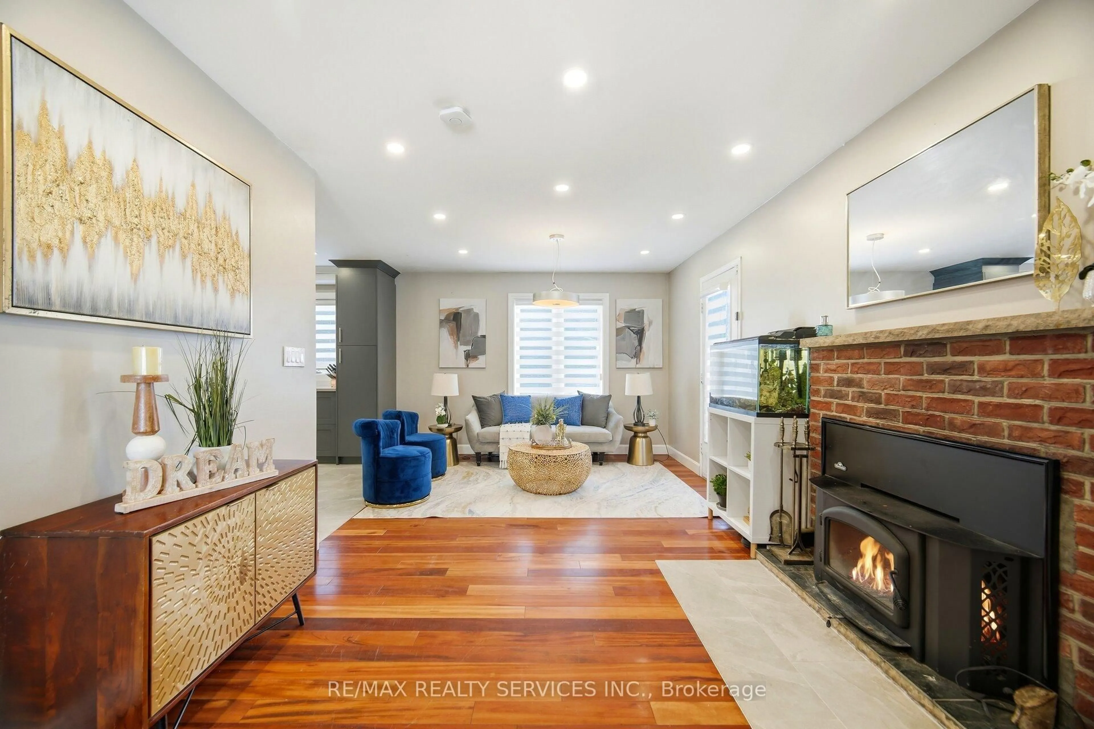 Living room with furniture, unknown for 12 Pine St, Erin Ontario N0B 1T0