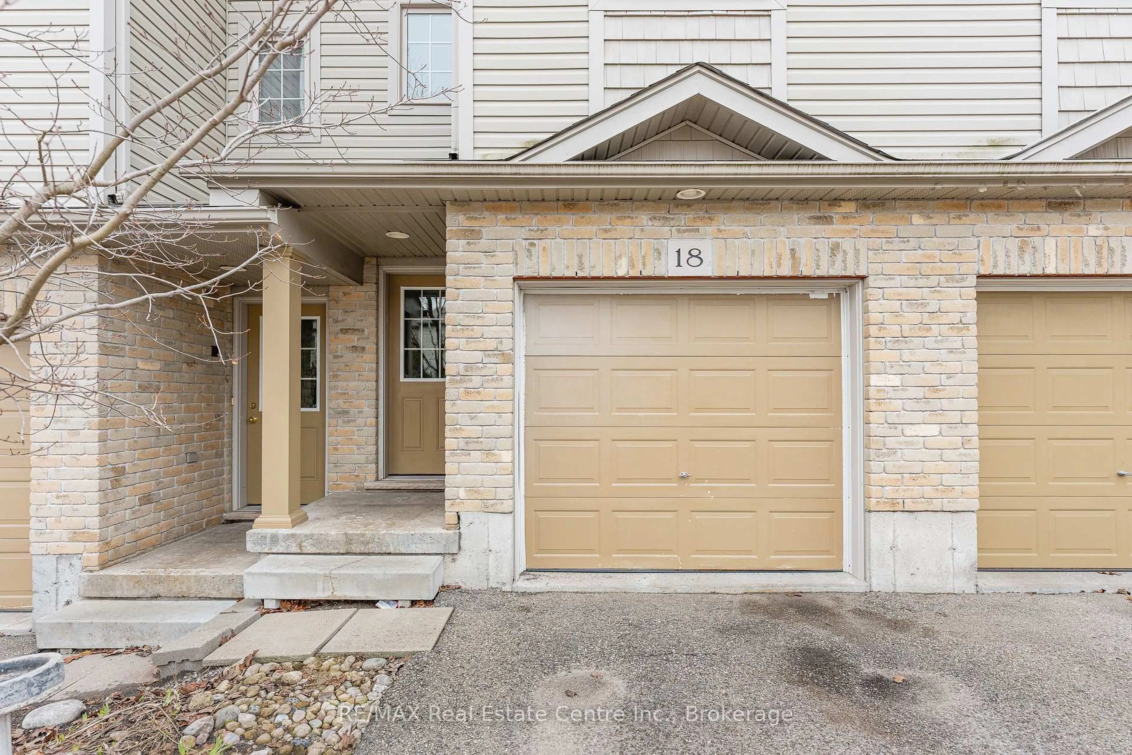 Unknown for 155 Highland Cres #D18, Kitchener Ontario N2M 0A1
