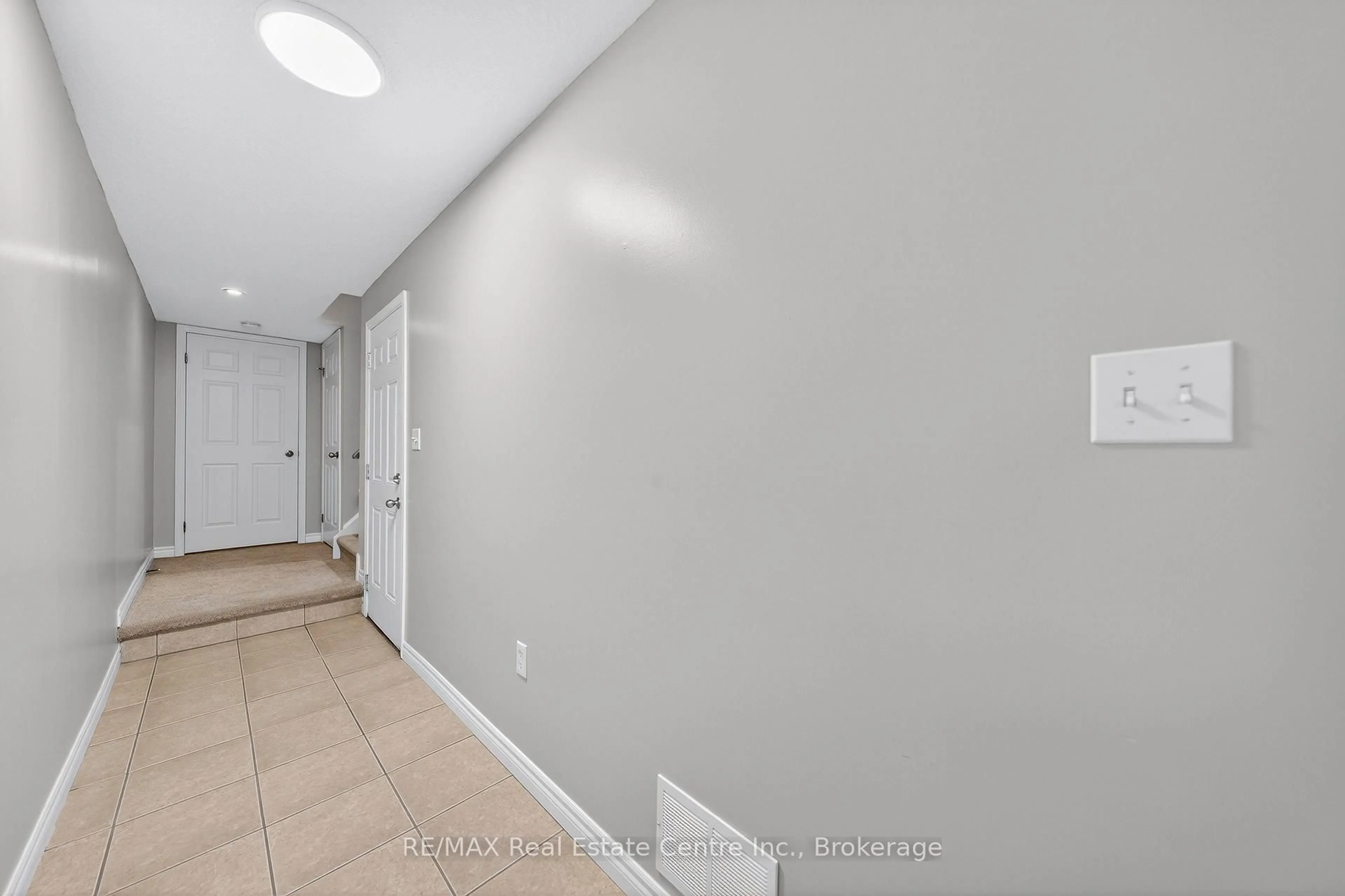 Unknown for 155 Highland Cres #D18, Kitchener Ontario N2M 0A1