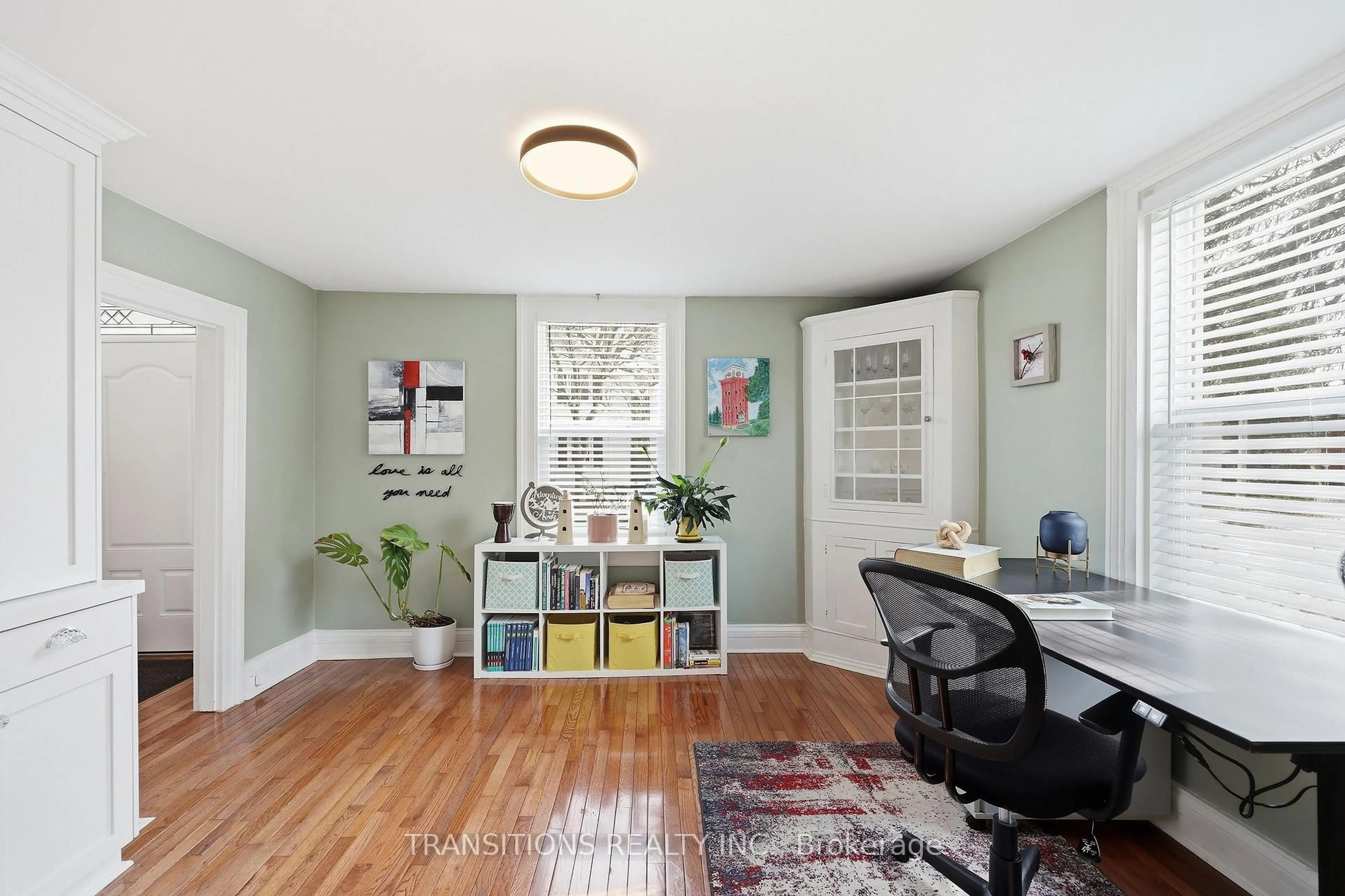 Unknown for 270 Charles St, Gananoque Ontario K7G 1W5