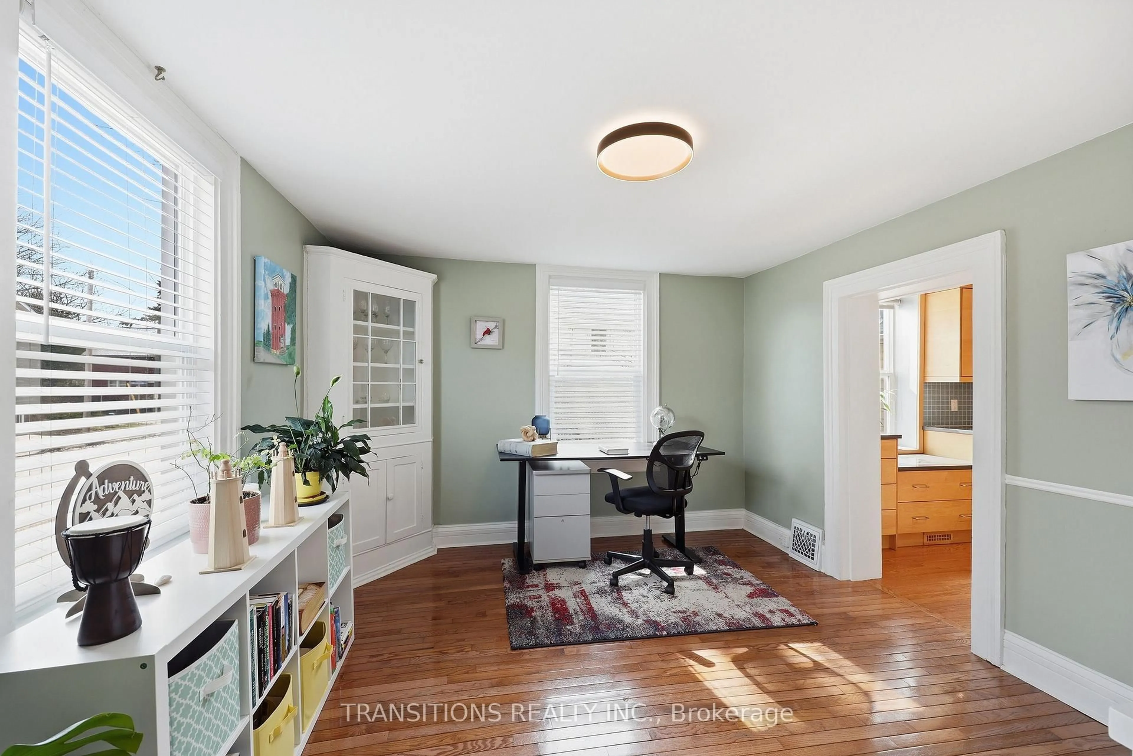 Unknown for 270 Charles St, Gananoque Ontario K7G 1W5