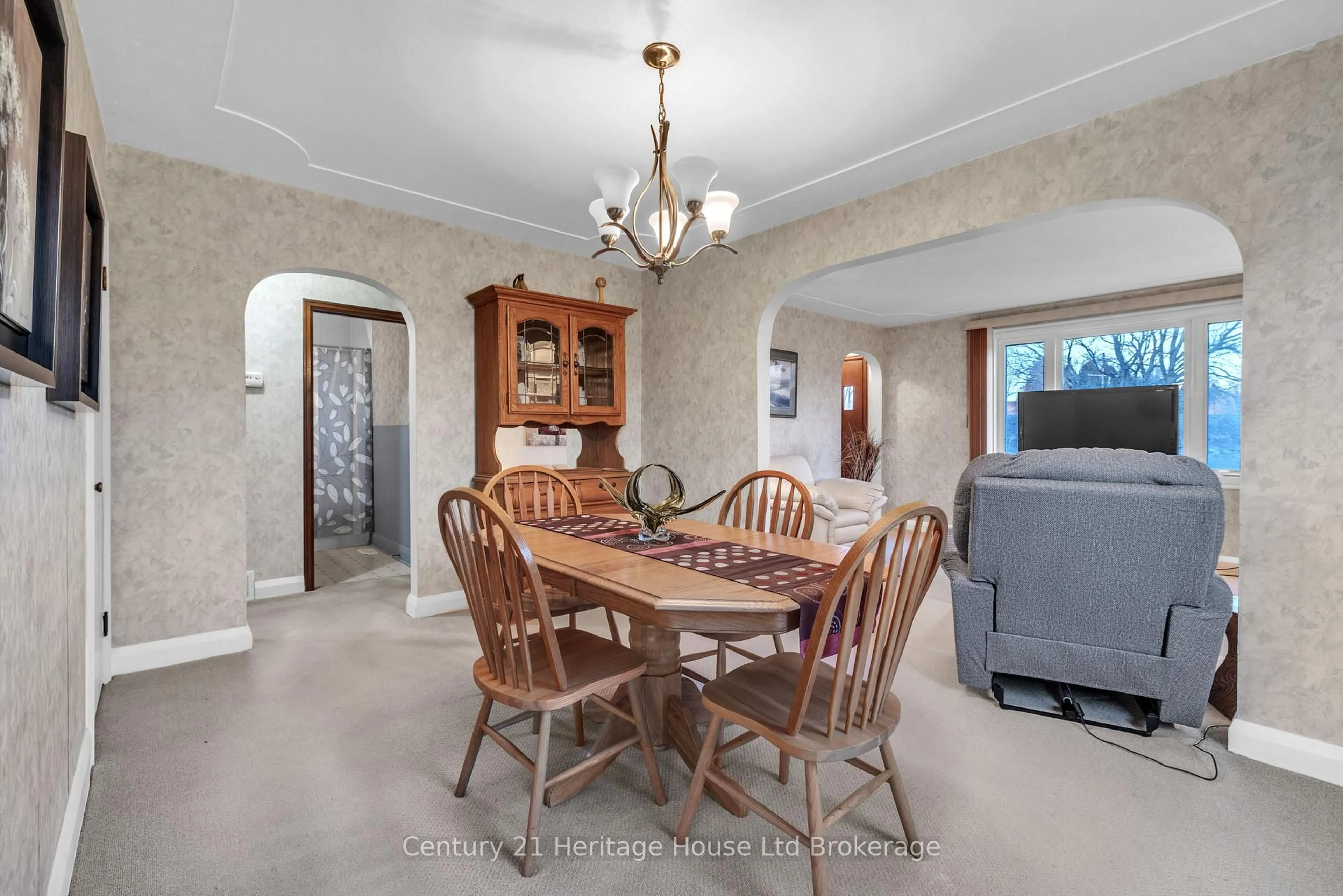 Dining room, ceramic/tile floor for 3040 Sandhills Rd, Wilmot Ontario N3A 2V7