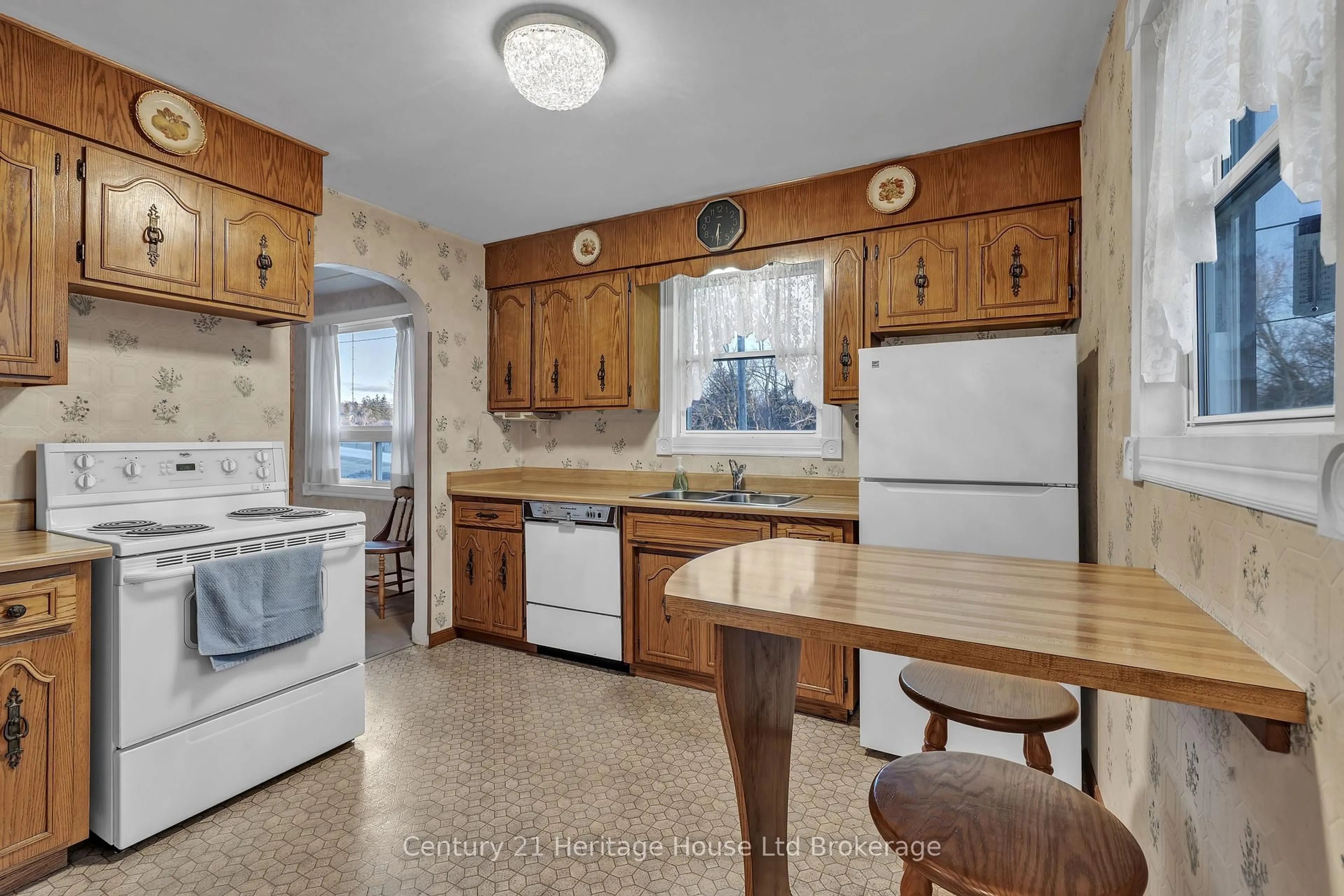 Standard kitchen, ceramic/tile floor for 3040 Sandhills Rd, Wilmot Ontario N3A 2V7