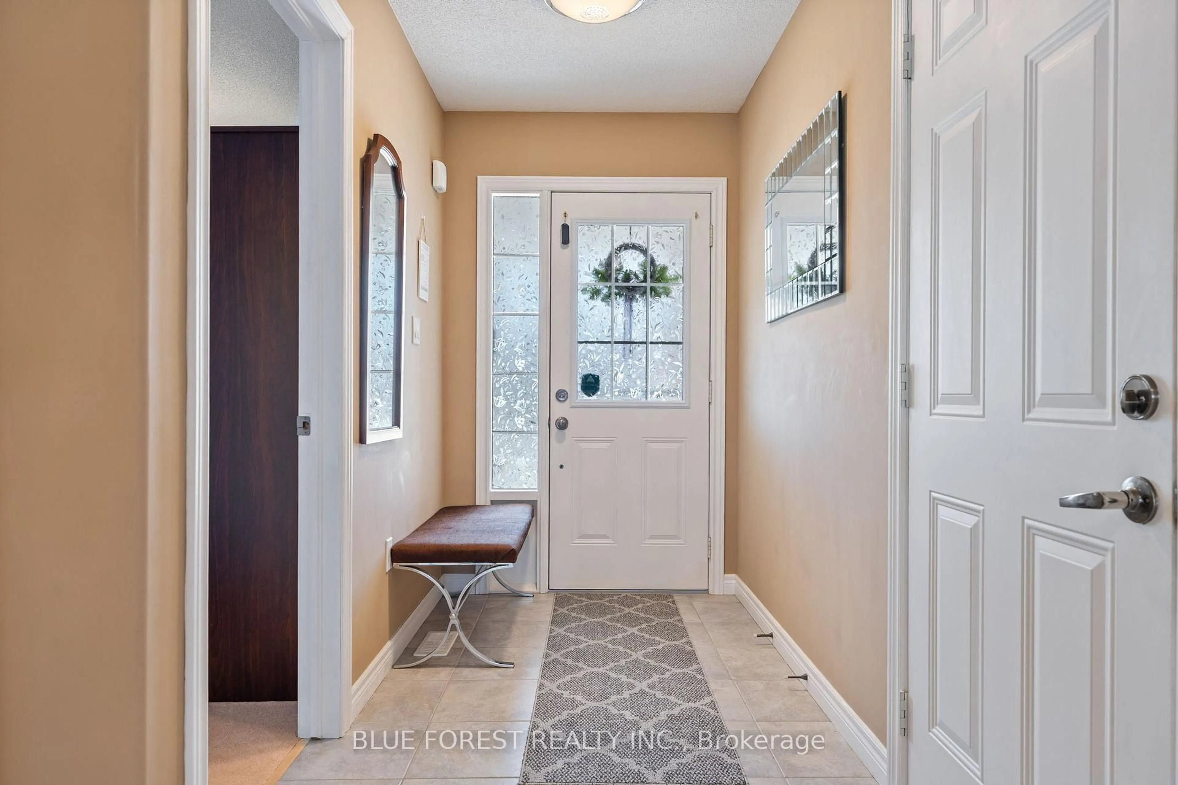 Indoor entryway for 37 Upper Canada Dr, Norfolk Ontario N0E 1M0
