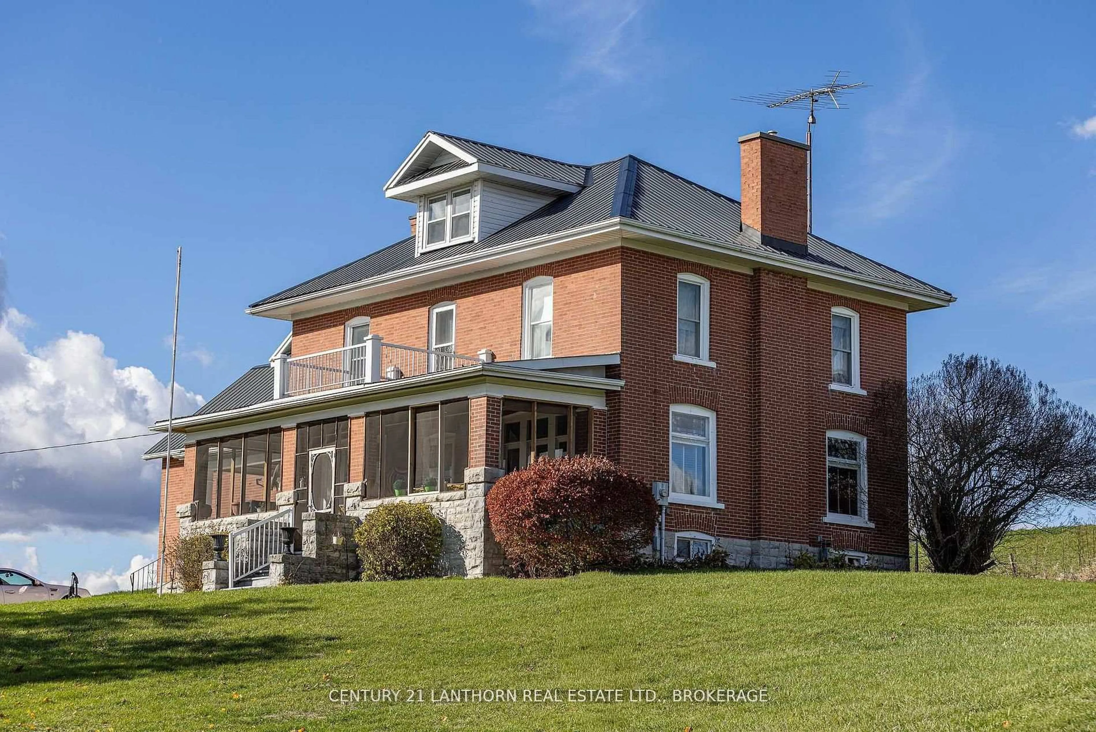 Home with brick exterior material, building for 530 Main St, Prince Edward County Ontario K0K 3L0