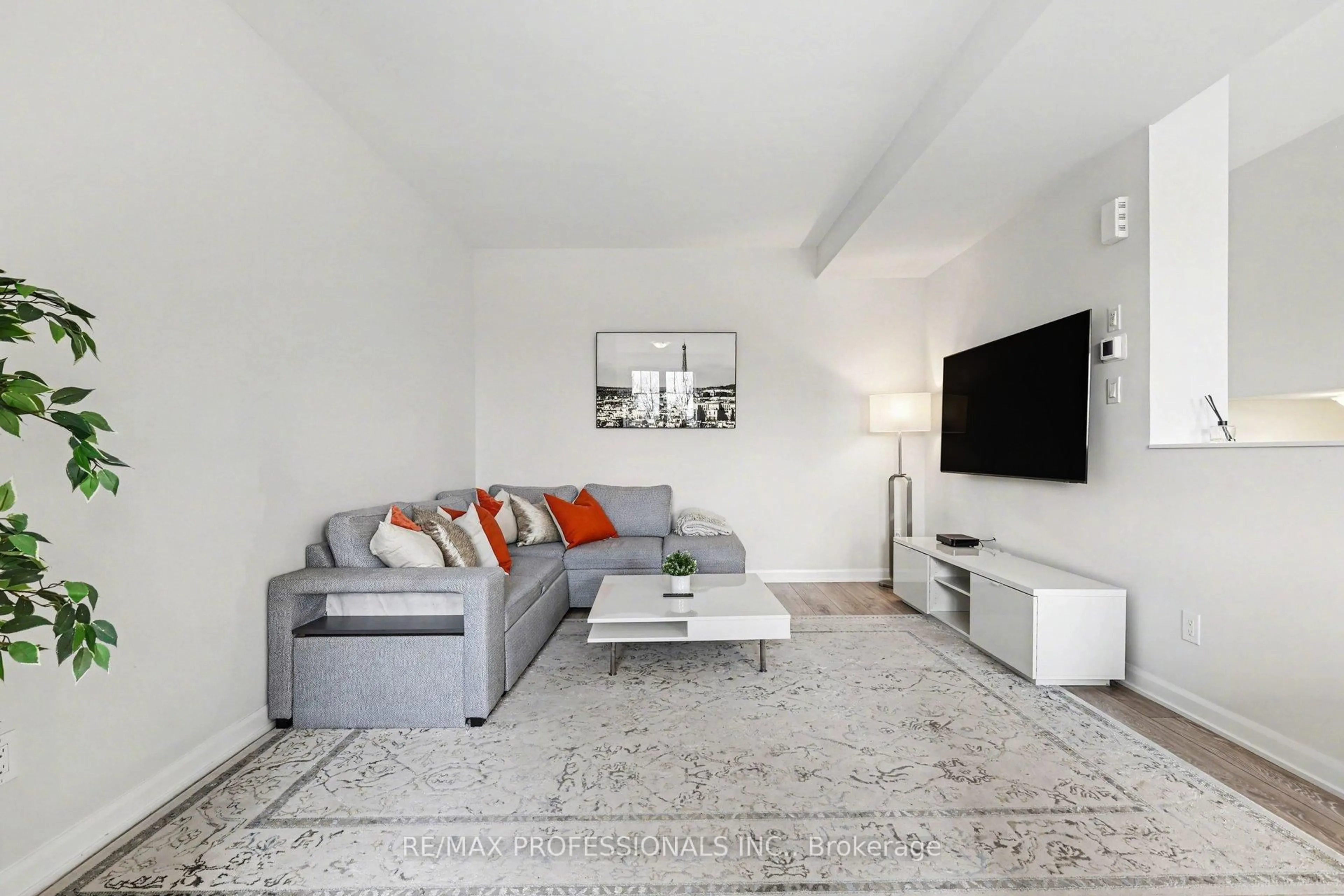 Living room with furniture, unknown for 919 LIXNAW Crt, Ottawa Ontario K2J 6Y3