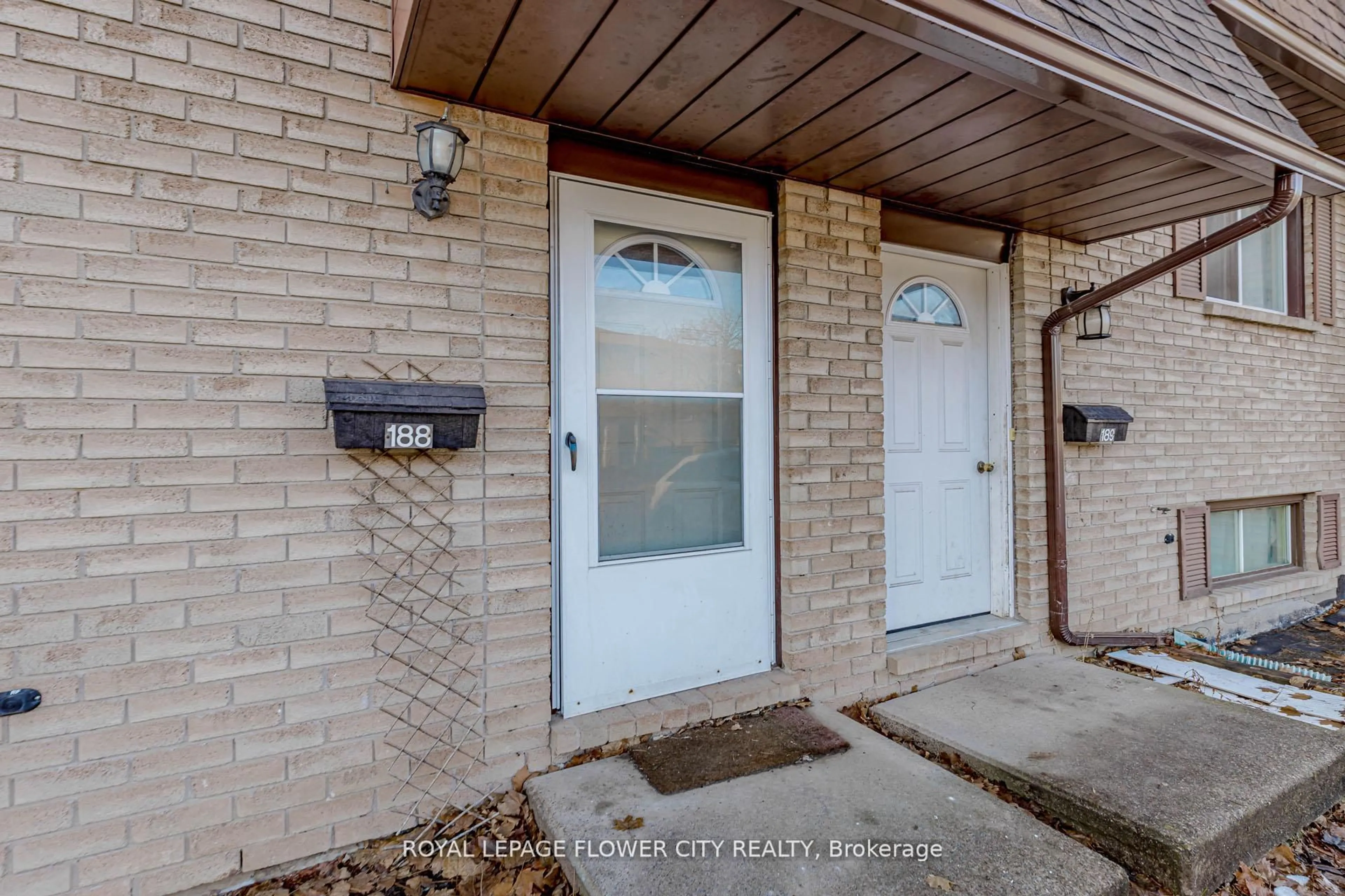 Indoor entryway for 195 Denistoun St #188, Welland Ontario L3C 6P1