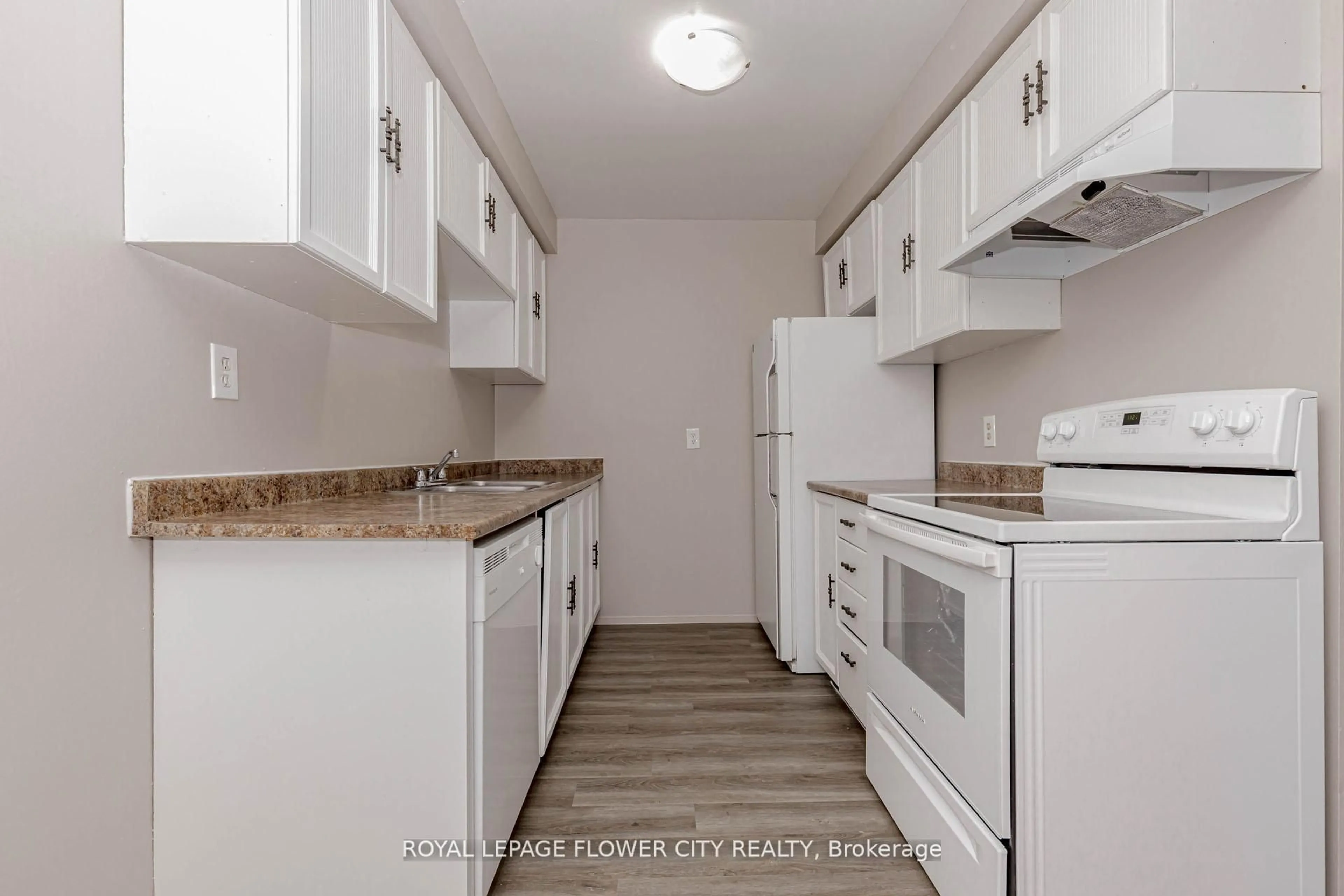 Standard kitchen, unknown for 195 Denistoun St #188, Welland Ontario L3C 6P1