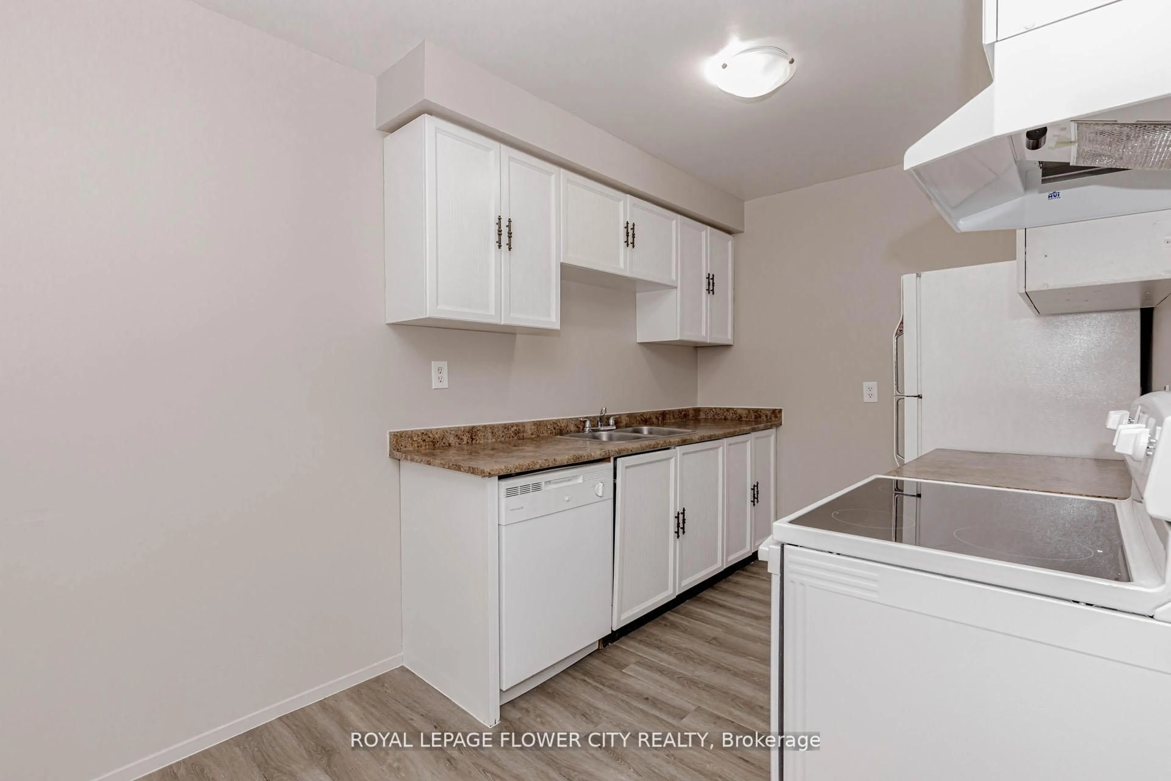 Standard kitchen, unknown for 195 Denistoun St #188, Welland Ontario L3C 6P1