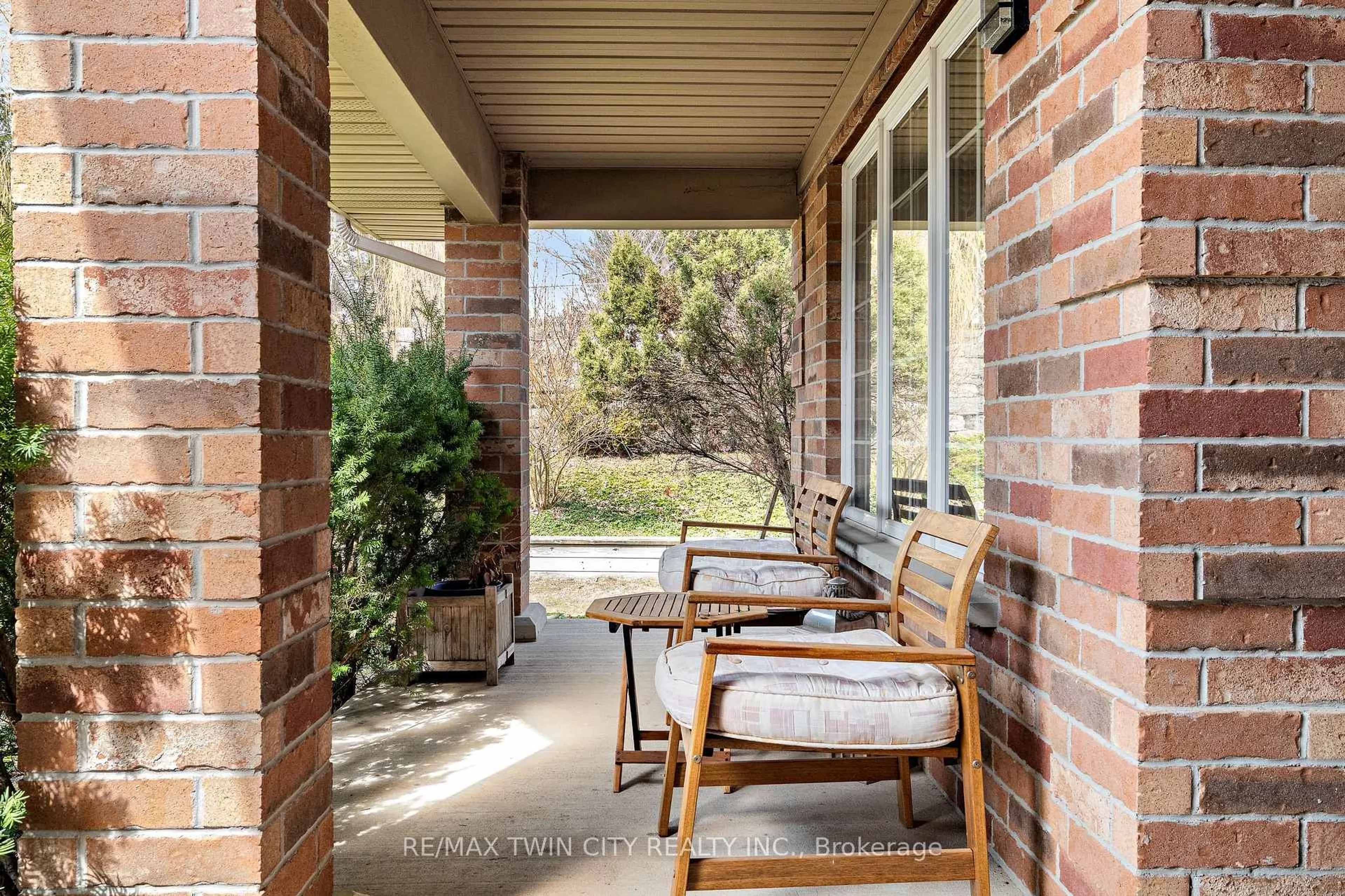 Patio, street for 534 Birchleaf Walk, Waterloo Ontario N2T 2W5