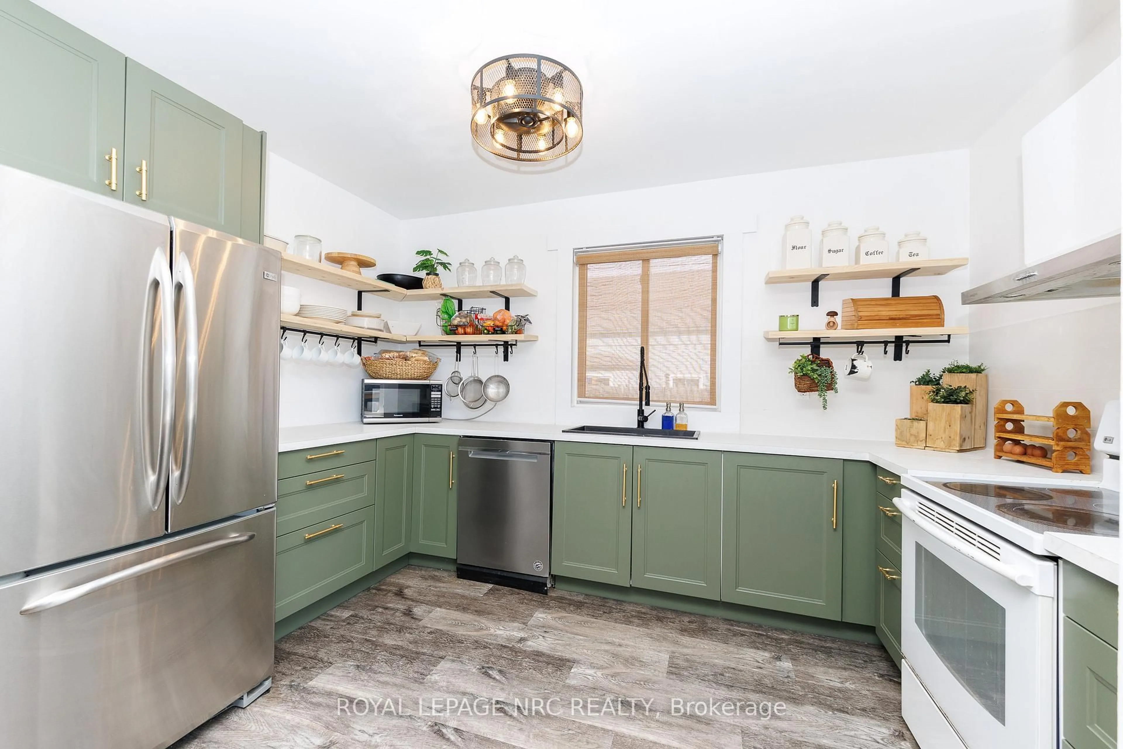 Open concept kitchen, ceramic/tile floor for 108 High St, Fort Erie Ontario L2A 3P7