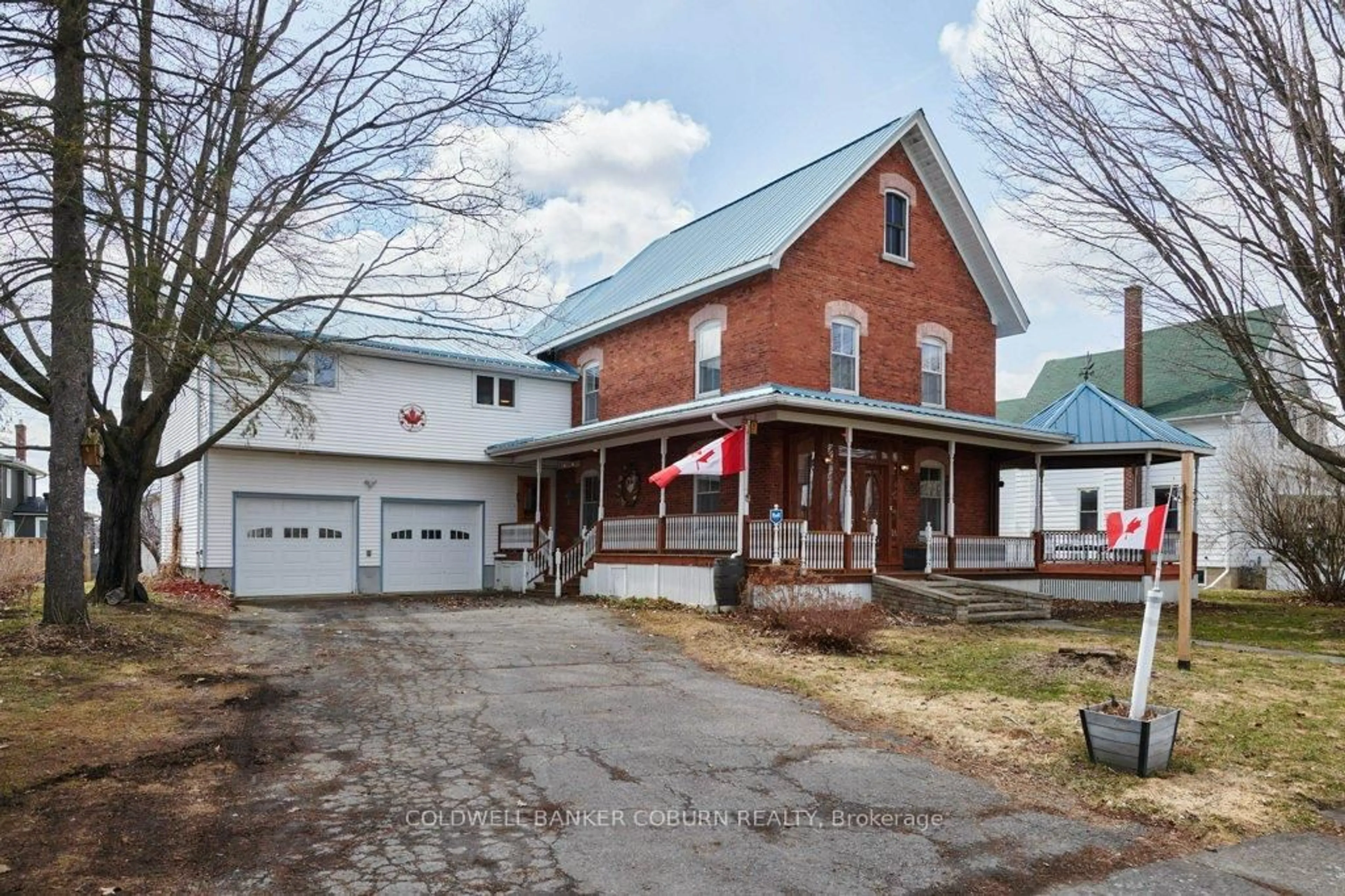 A pic from outside/outdoor area/front of a property/back of a property/a pic from drone, unknown for 49 Kyle Dr, South Dundas Ontario K0C 1X0