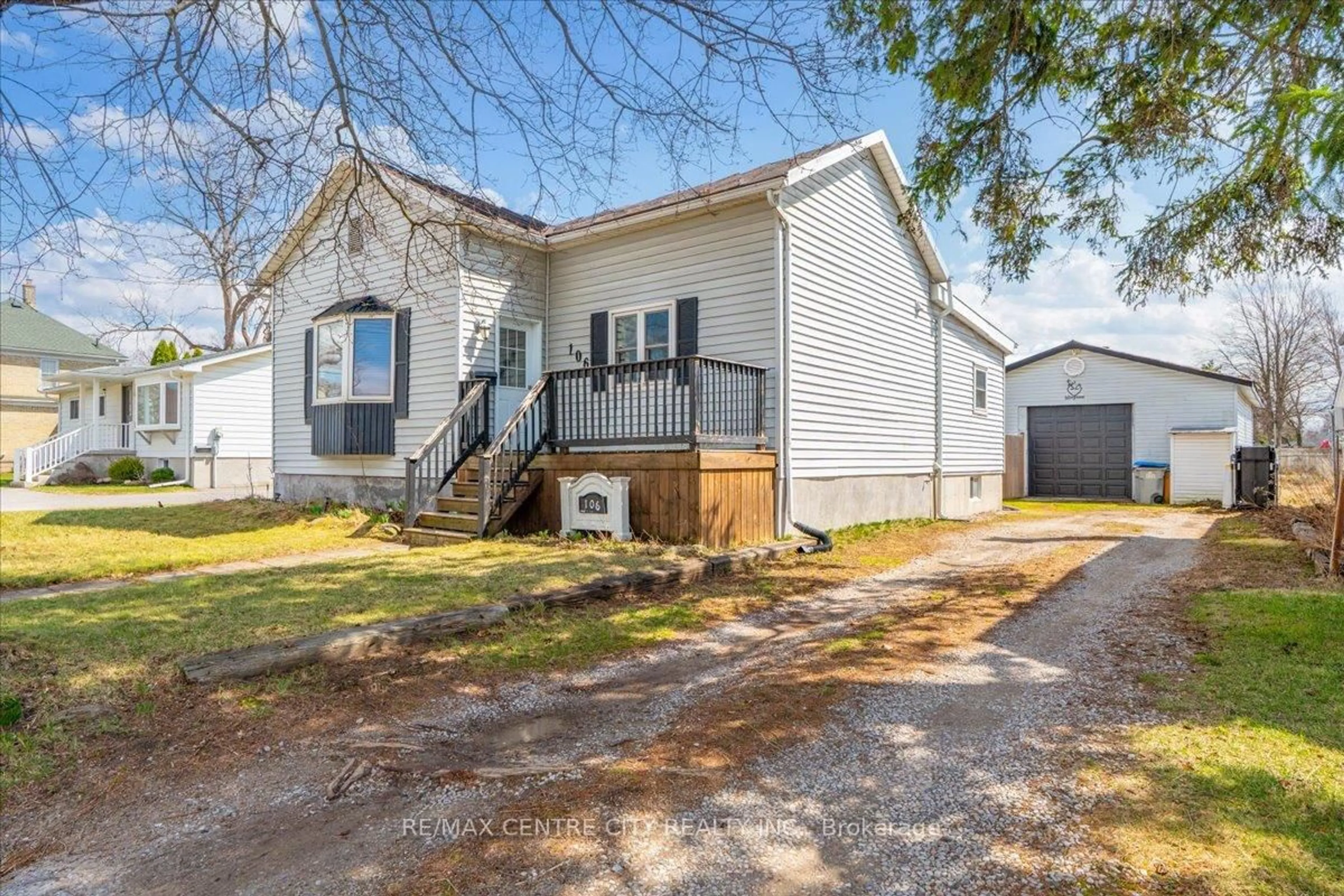 Home with vinyl exterior material, street for 106 Metcalfe St, Strathroy-Caradoc Ontario N7G 1P3