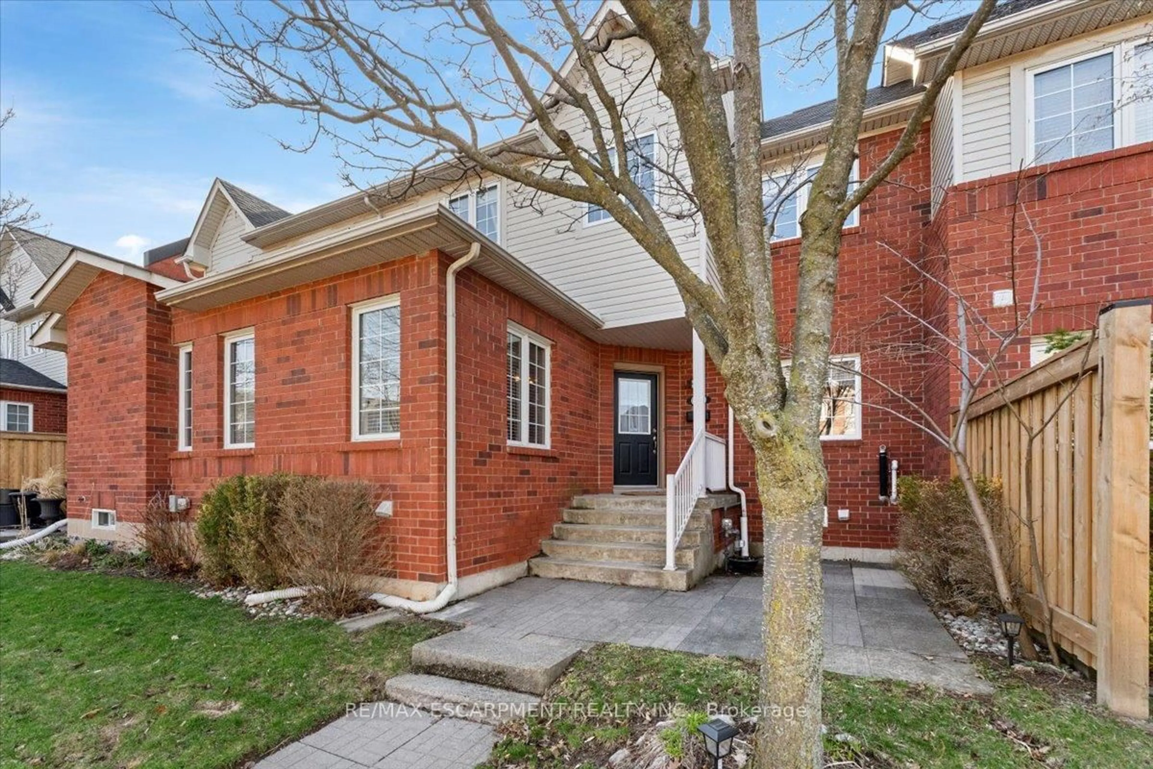 Home with brick exterior material, street for 100 Beddoe Dr #6, Hamilton Ontario L8P 4Z2