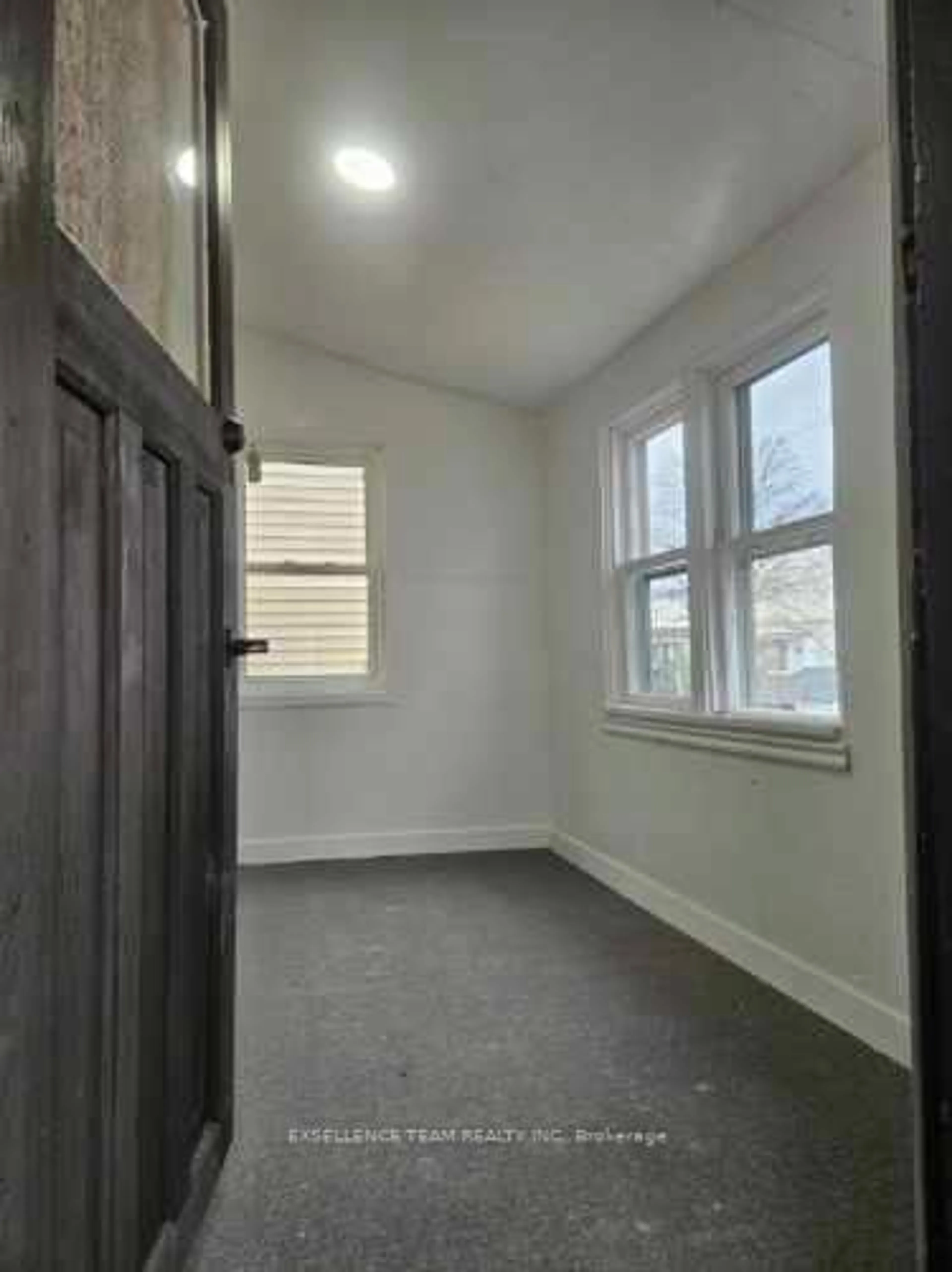 A pic of a room for 230-230A CARLETON St, Cornwall Ontario K6H 4X4