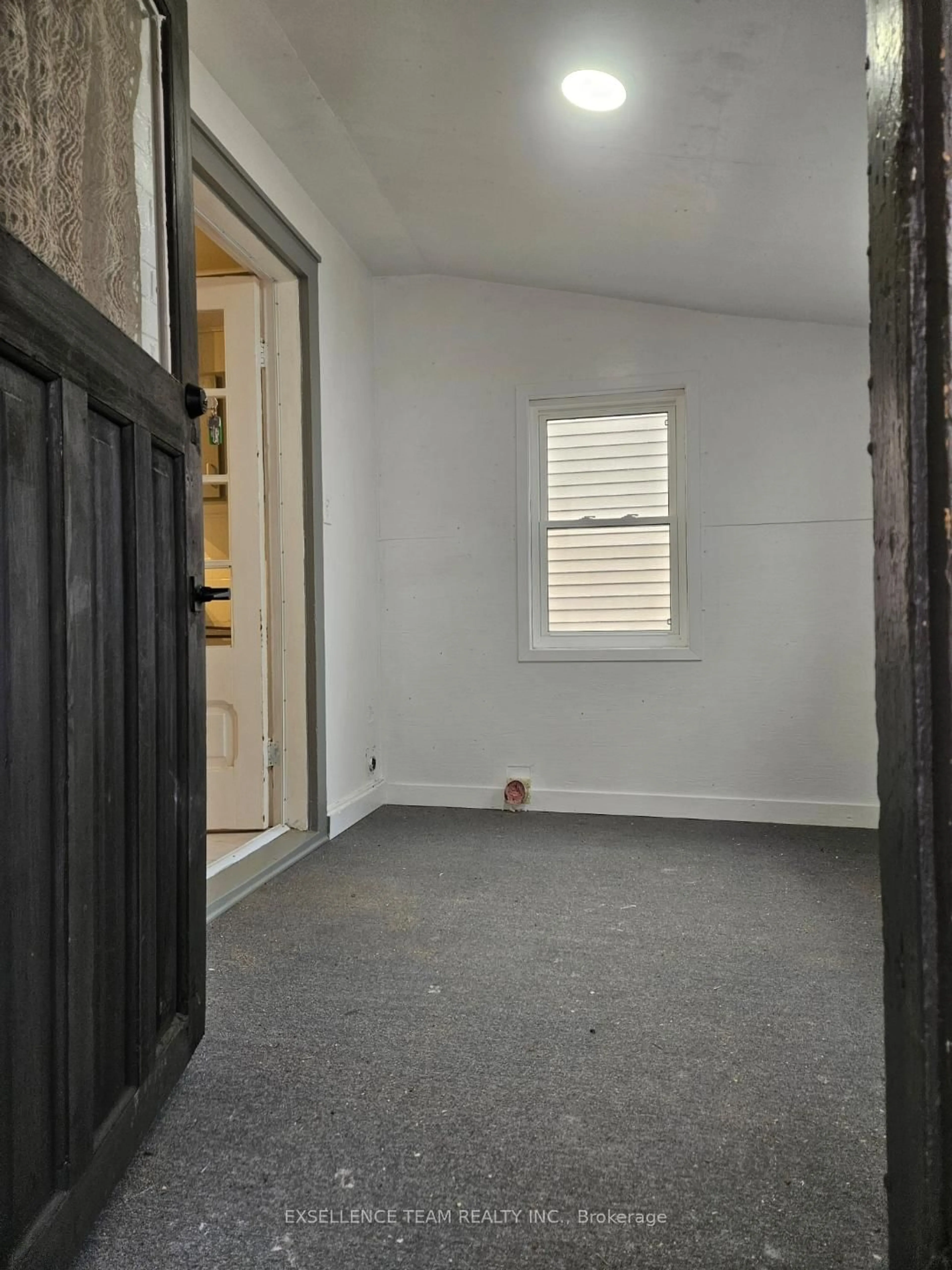 A pic of a room for 230-230A CARLETON St, Cornwall Ontario K6H 4X4