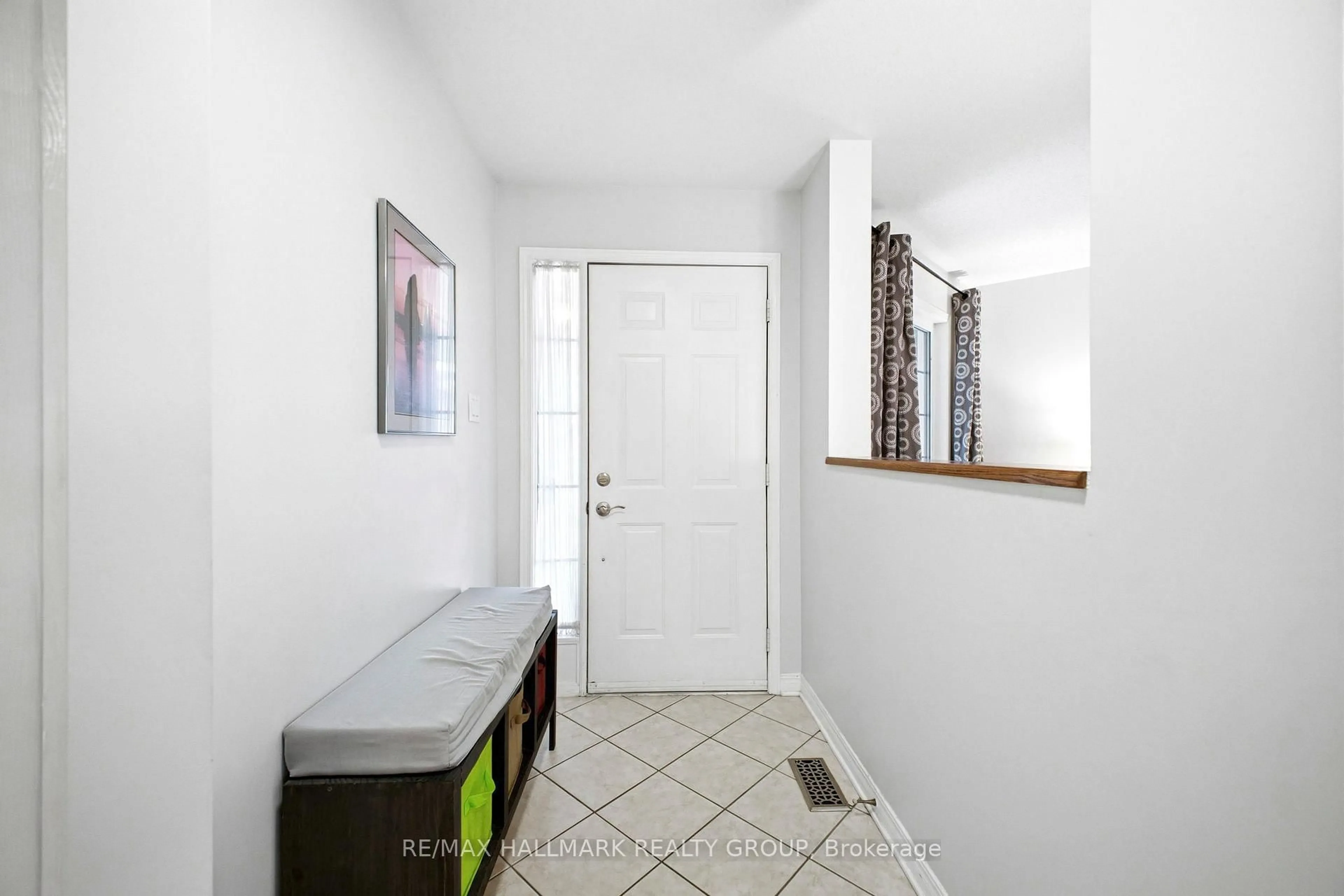 Indoor entryway for 92A Upney Dr, Nepean Ontario K2J 5H3