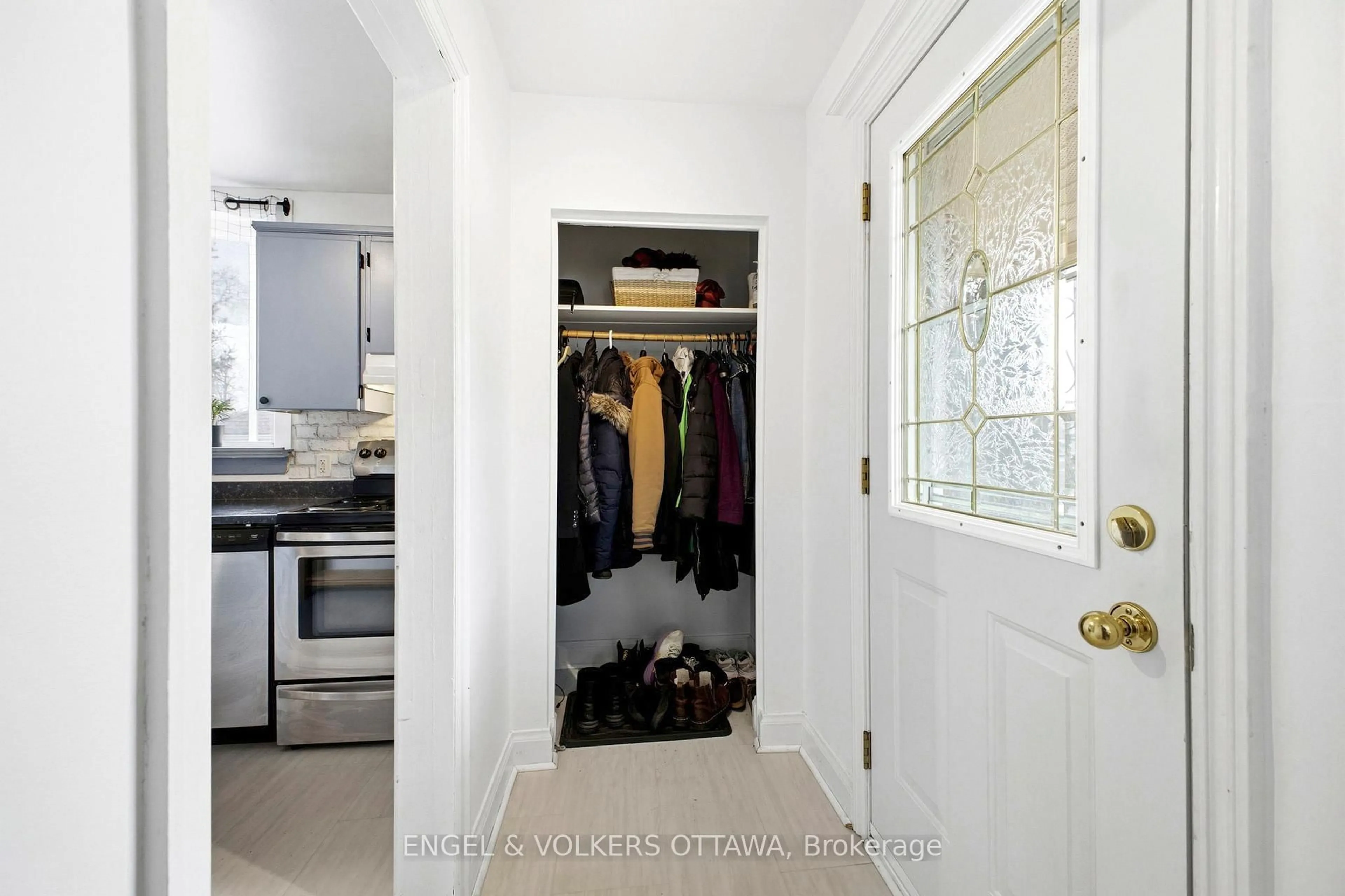 Laundry room for 1223 Erie Ave, Ottawa Ontario K1V 6G5