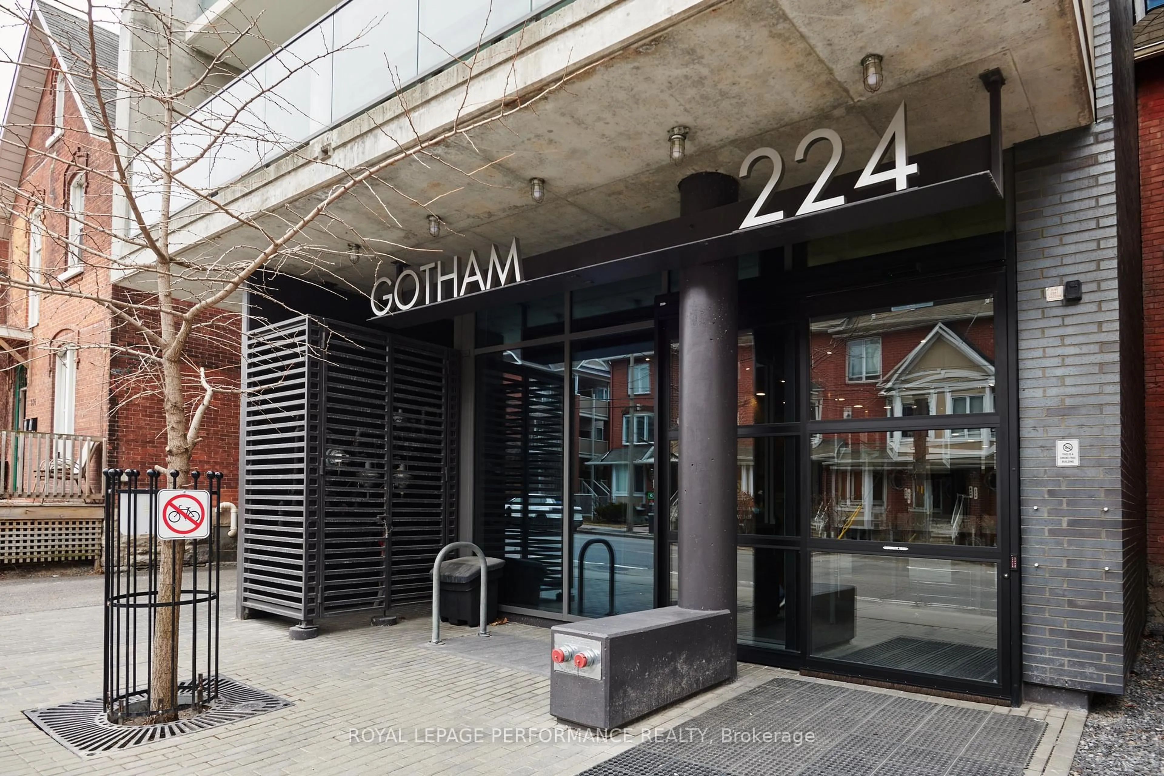 Indoor foyer for 224 Lyon St #708, Ottawa Ontario K1R 0C1