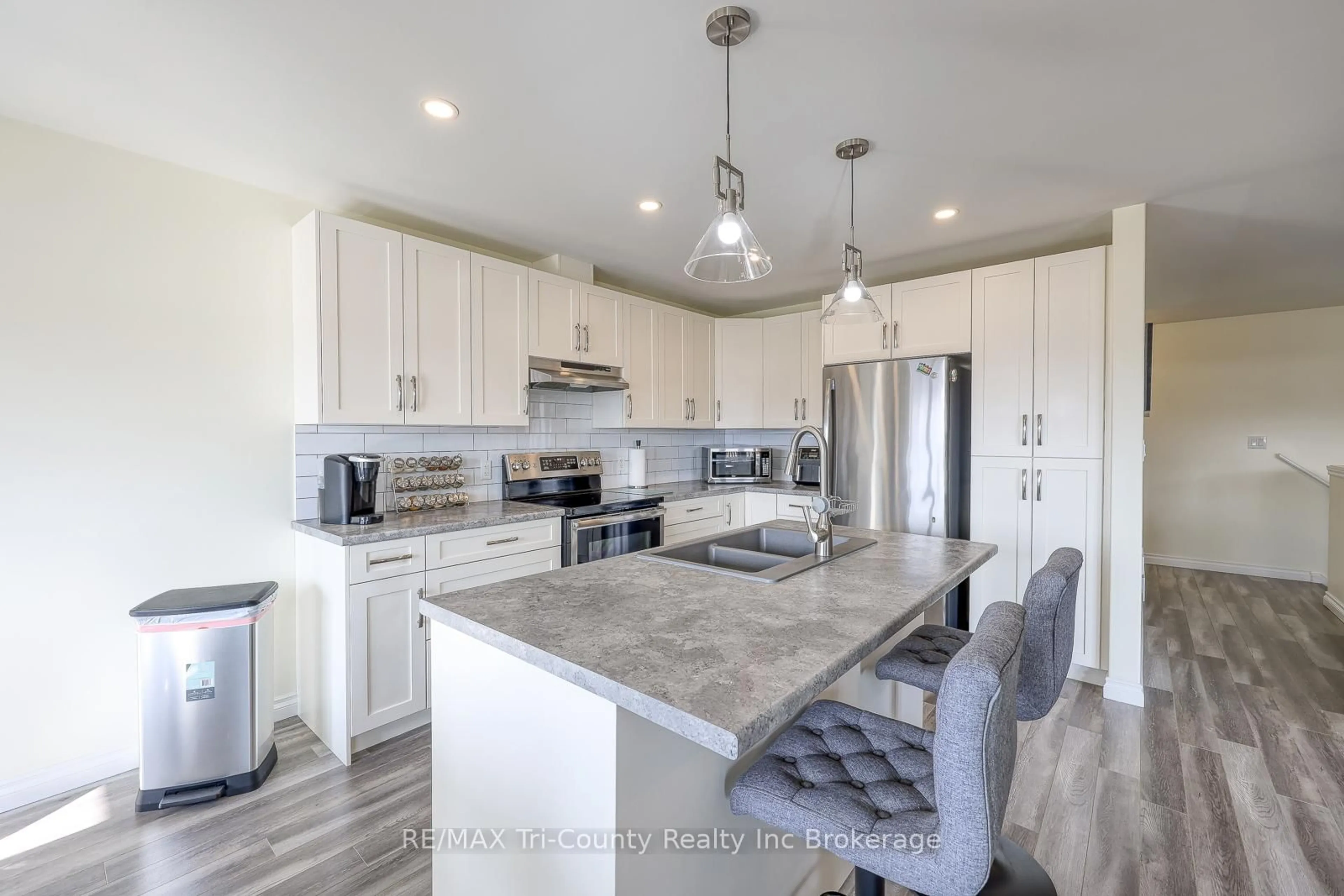 Open concept kitchen, ceramic/tile floor for 27 Ann St, Bayham Ontario N0J 1Z0