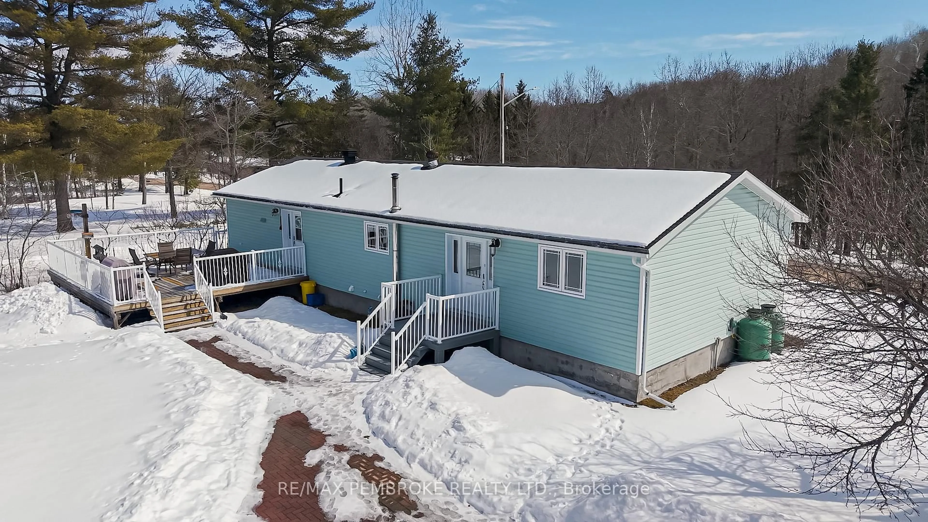 A pic from outside/outdoor area/front of a property/back of a property/a pic from drone, building for 1718 Black Bay Rd, Petawawa Ontario K8H 2W8