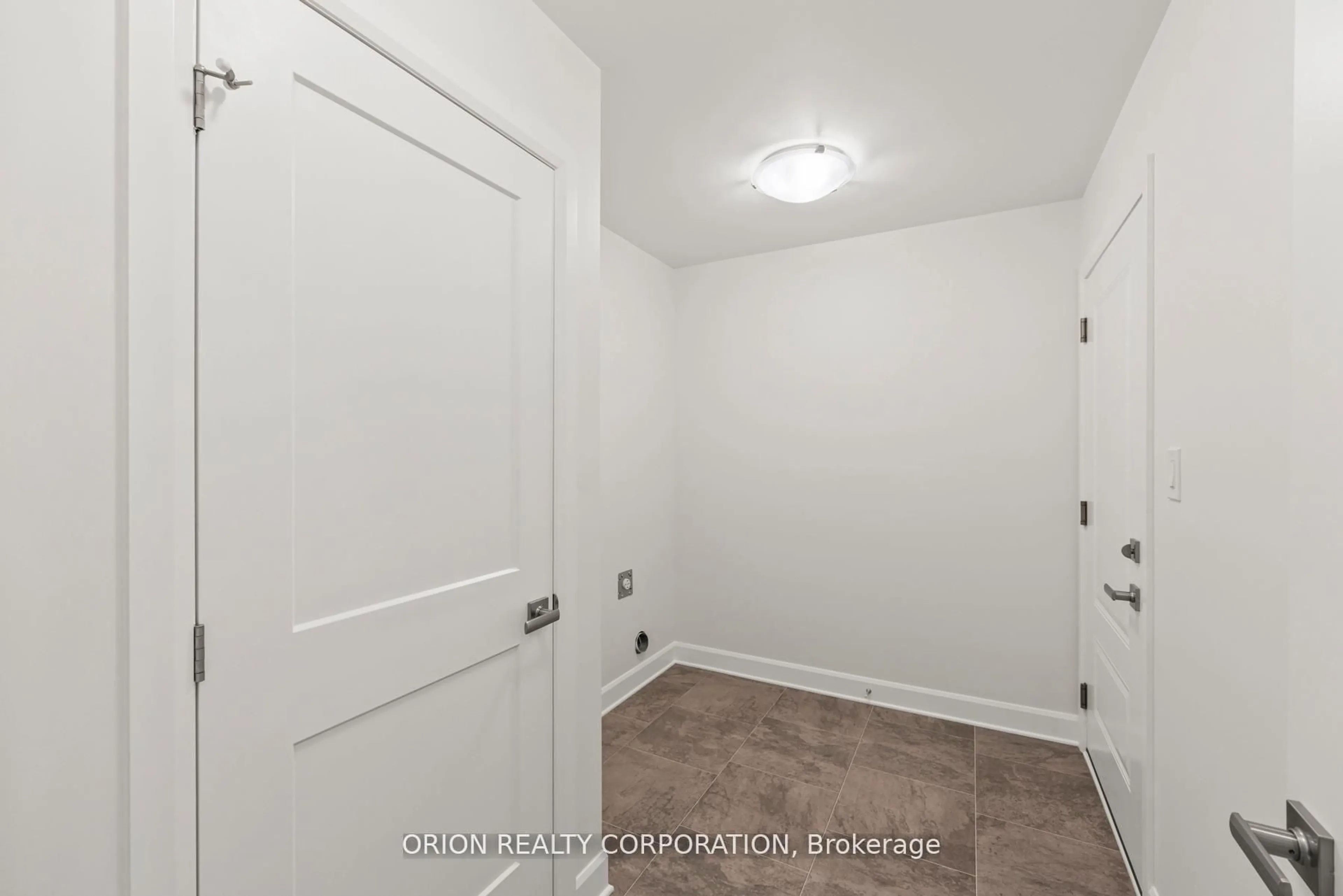 Indoor entryway for 418 Buckthorn Dr, Kingston Ontario K7P 0V6