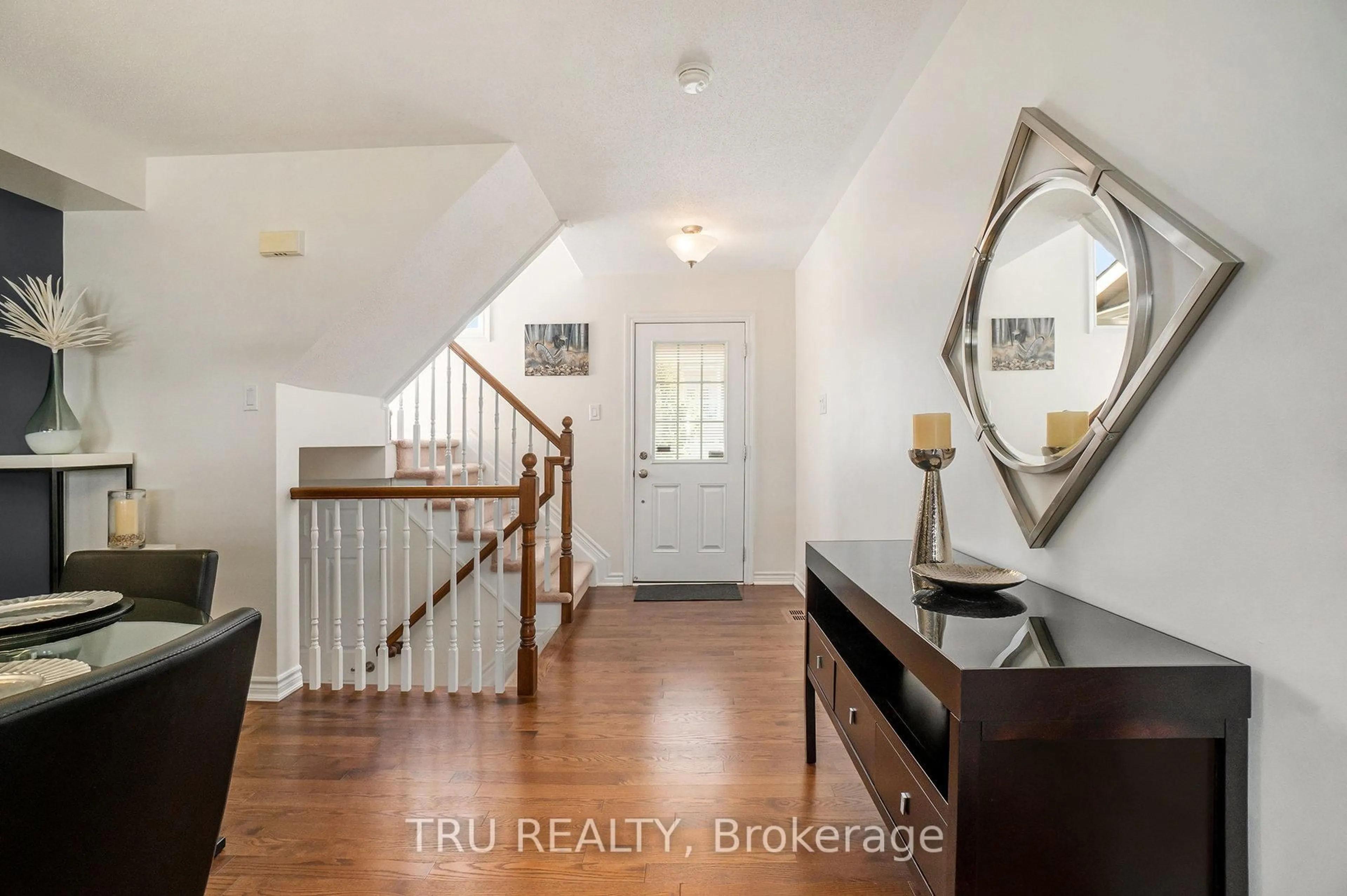 Indoor entryway for 567 Millars Sound Way, Ottawa Ontario K2J 6K5