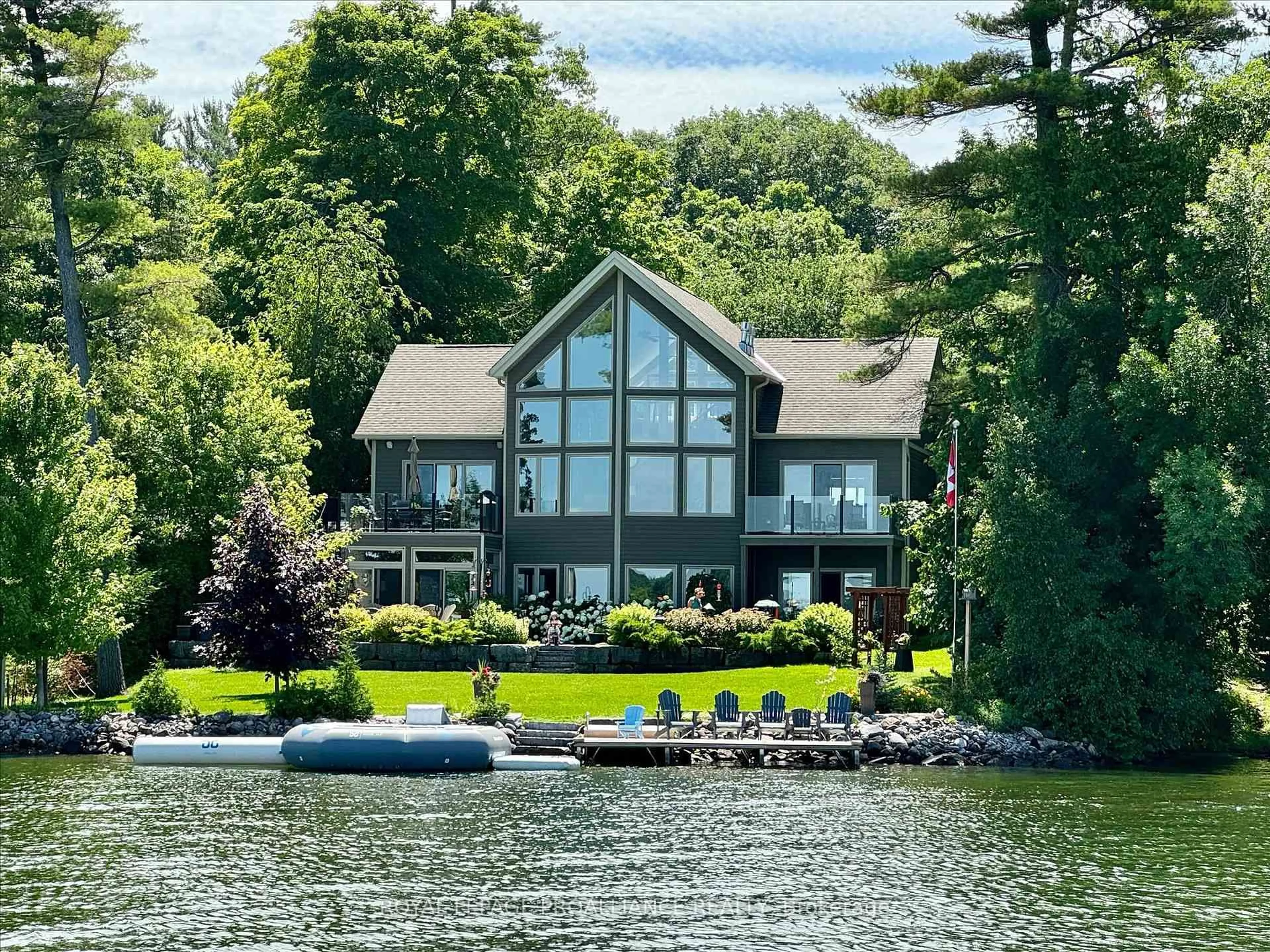 Home with vinyl exterior material, water/lake/river/ocean view for 668 Hatton Ave, Selwyn Ontario K0L 1T0