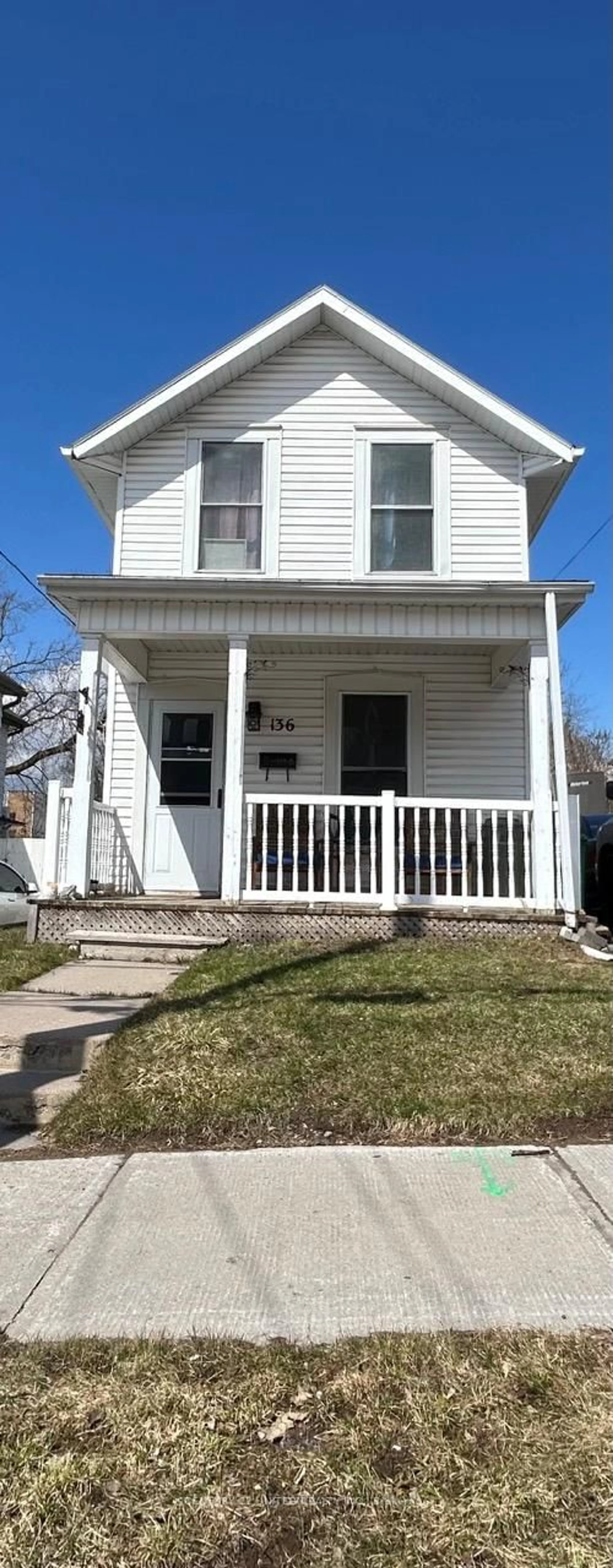 Home with vinyl exterior material, street for 136 Robinson St, Peterborough Ontario K9H 1G2