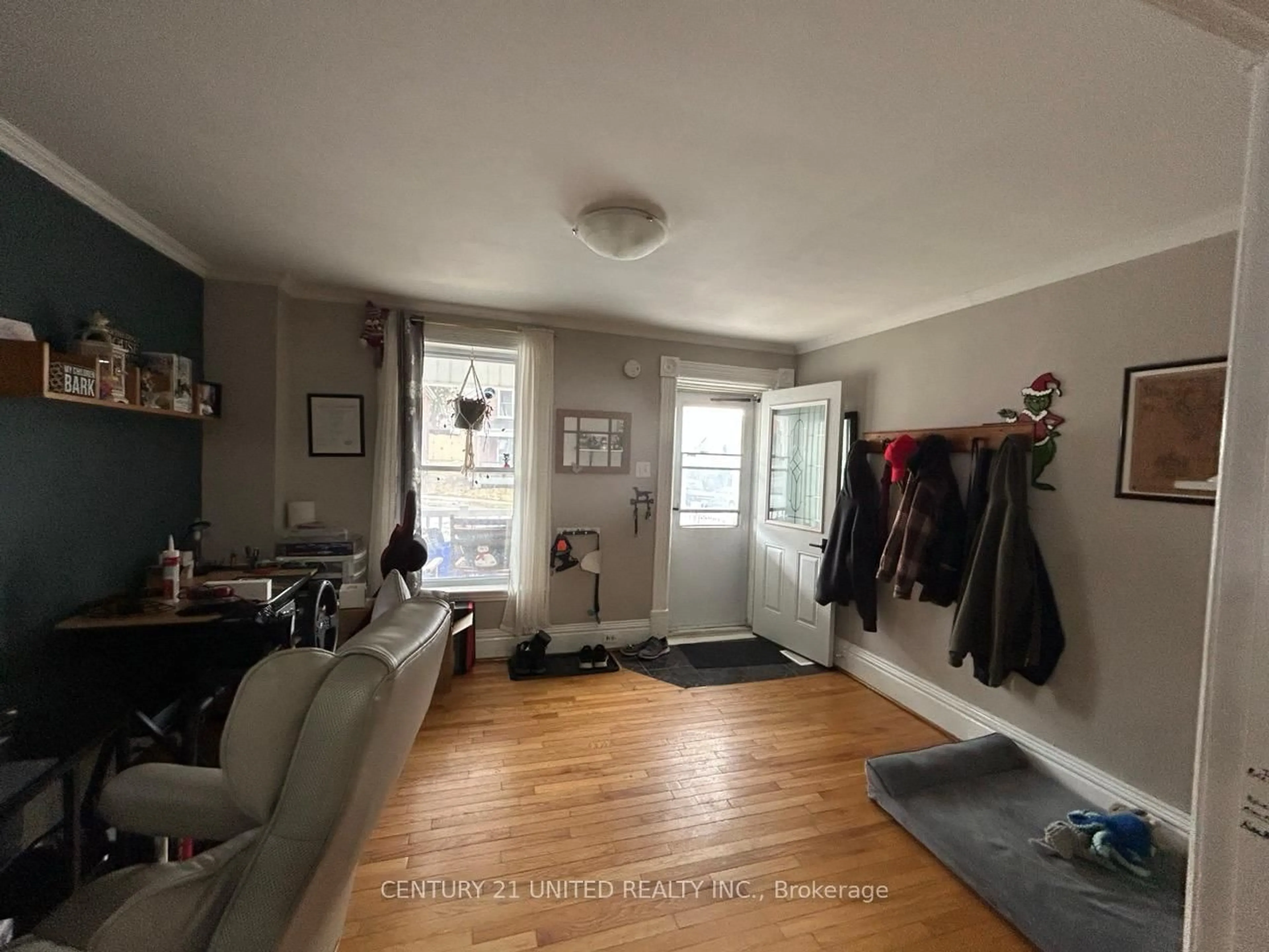 A pic of a room for 136 Robinson St, Peterborough Ontario K9H 1G2