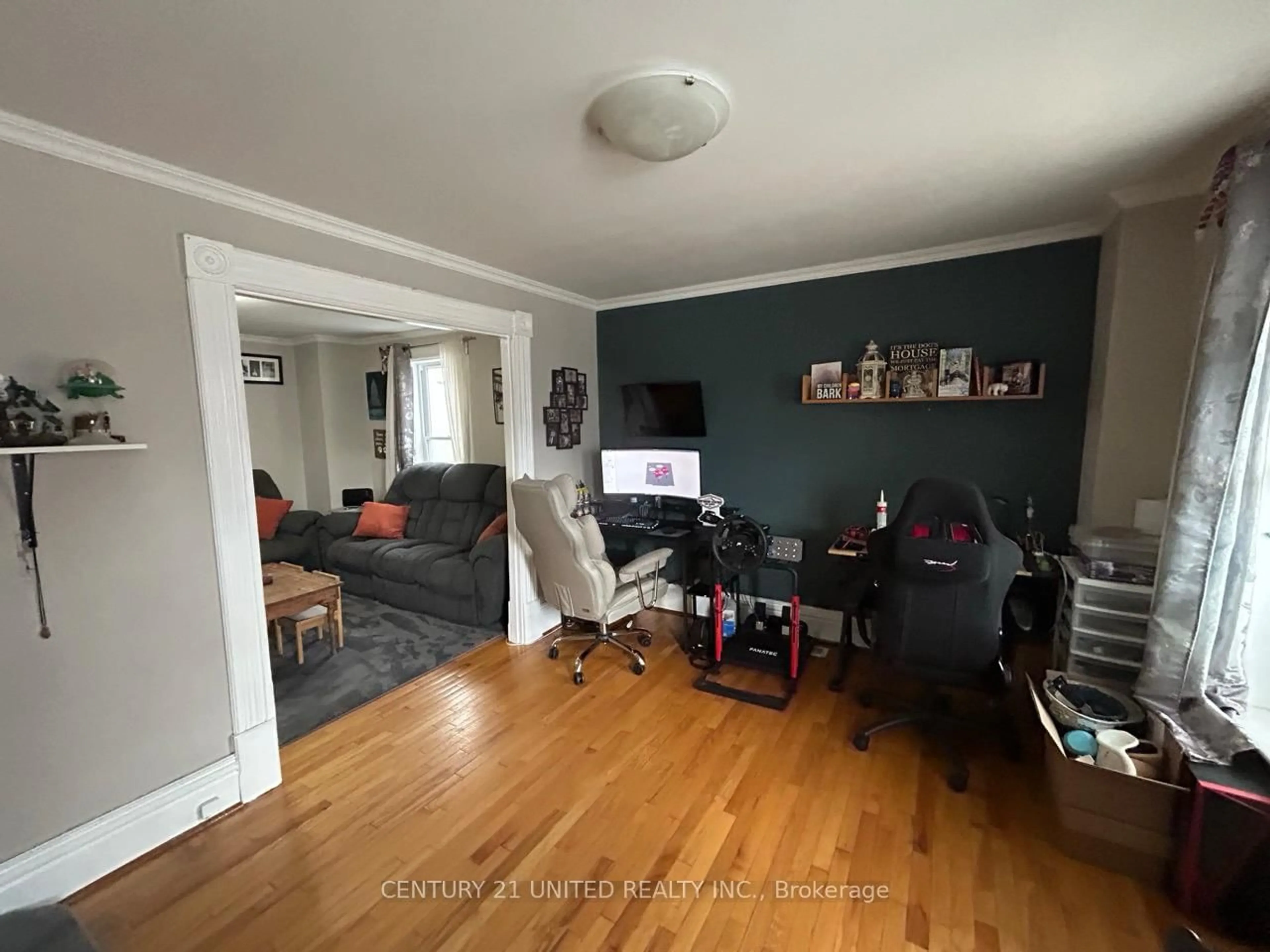 A pic of a room for 136 Robinson St, Peterborough Ontario K9H 1G2