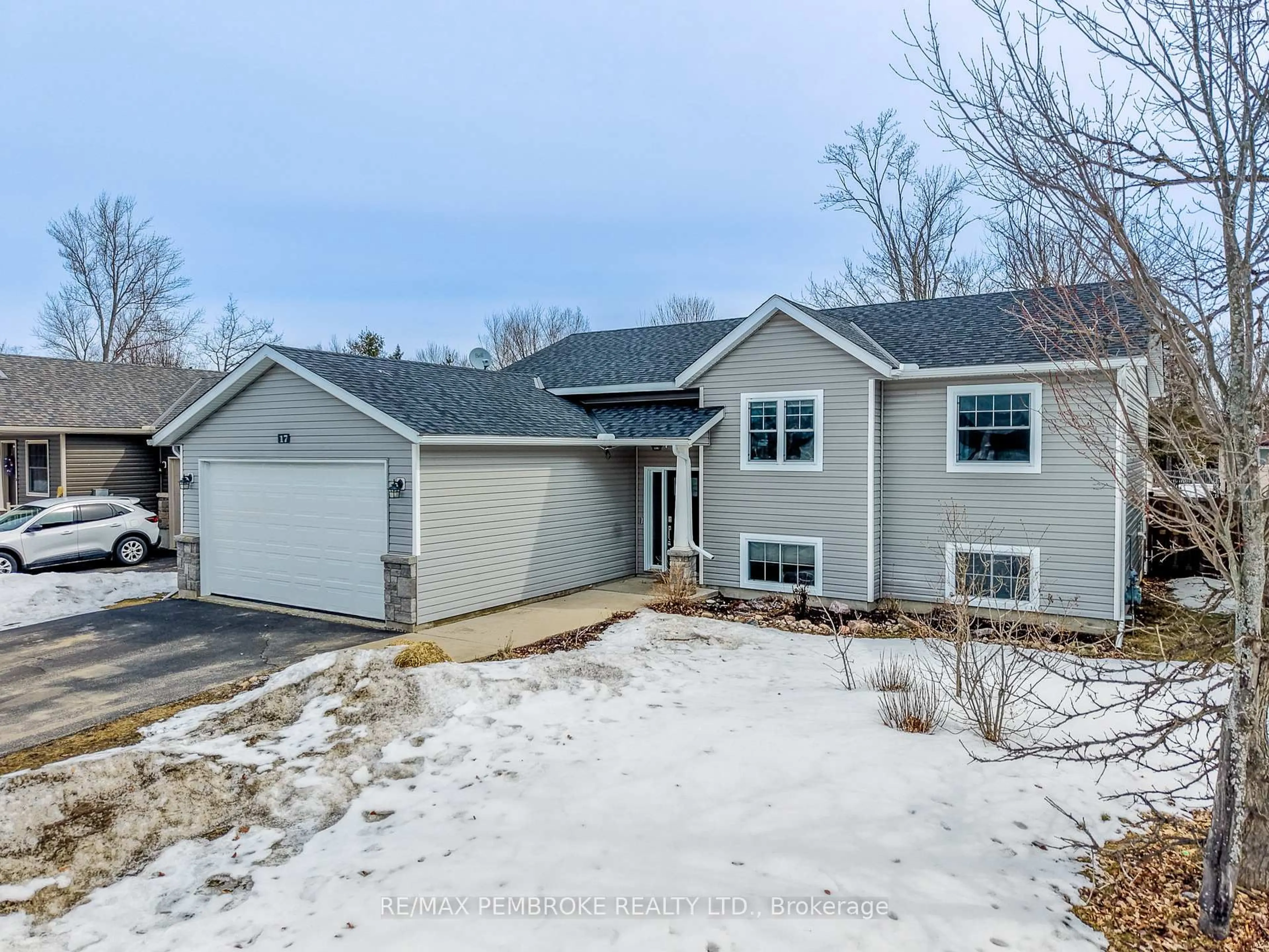 A pic from outside/outdoor area/front of a property/back of a property/a pic from drone, street for 17 Dustin Dr, Petawawa Ontario K8H 0G3