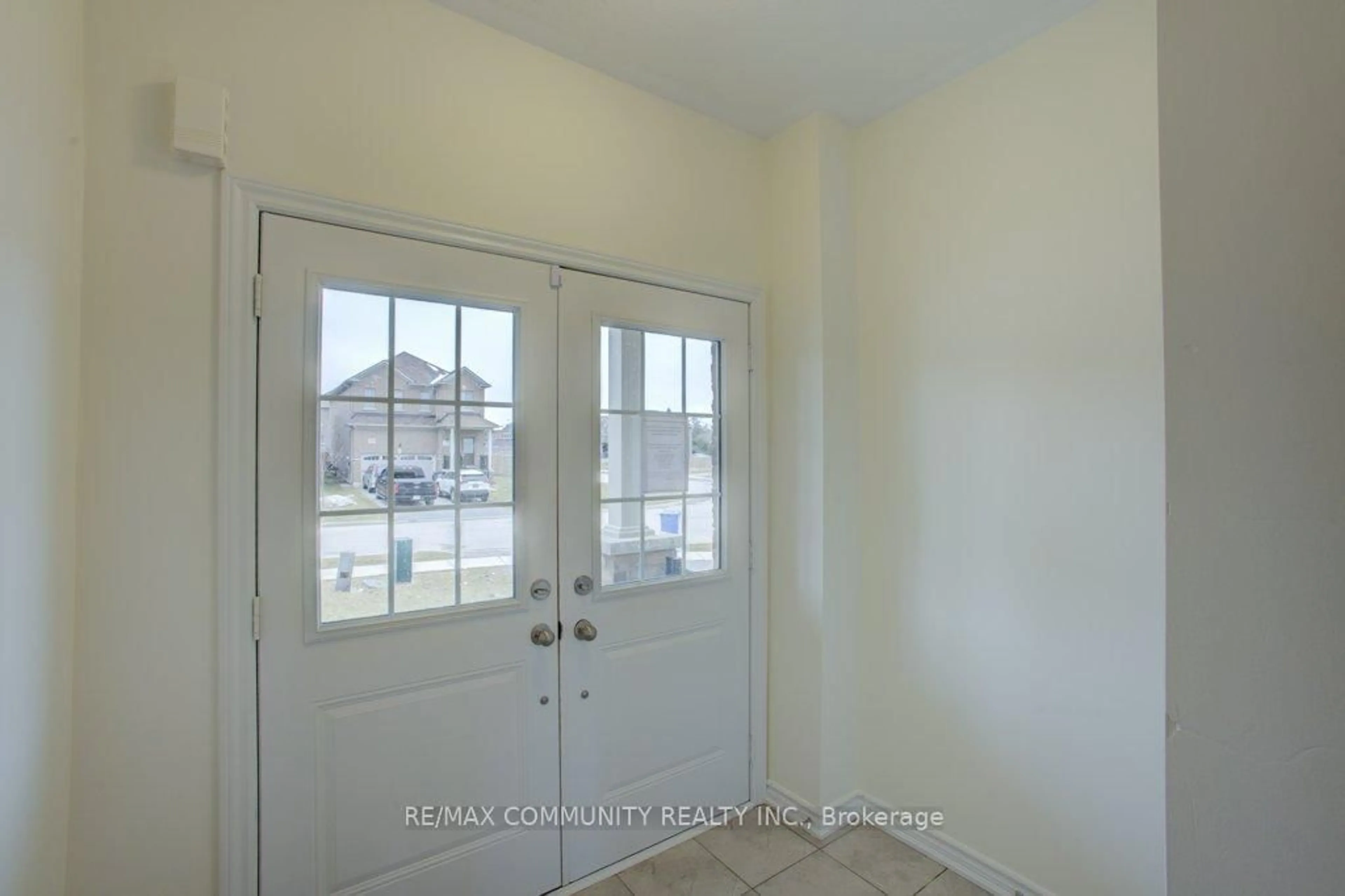 Indoor entryway for 299 Ridley Cres, Southgate Ontario N0C 1B0