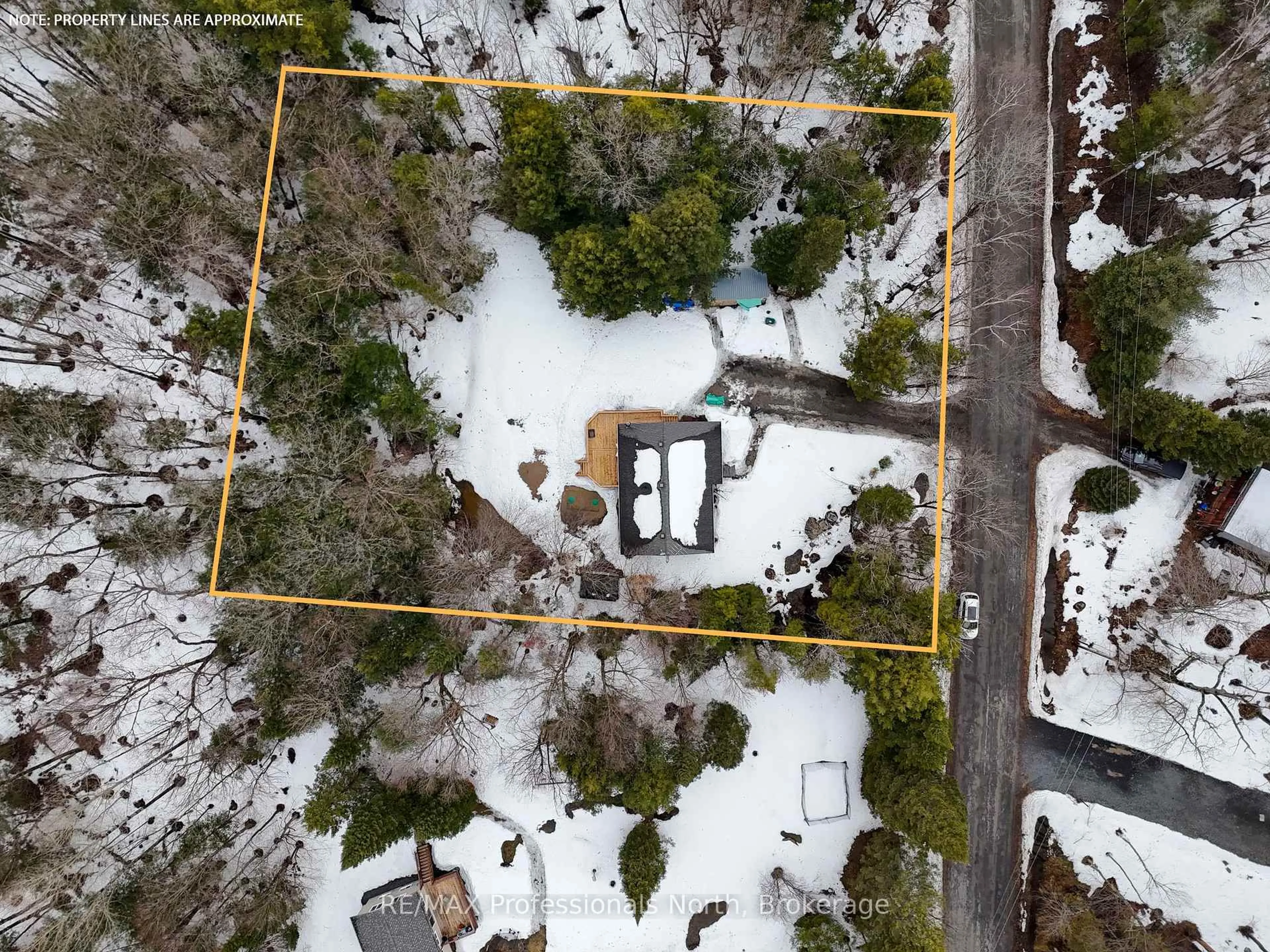 A pic from outside/outdoor area/front of a property/back of a property/a pic from drone, street for 99 Vernon Lane, Huntsville Ontario P1H 2J2