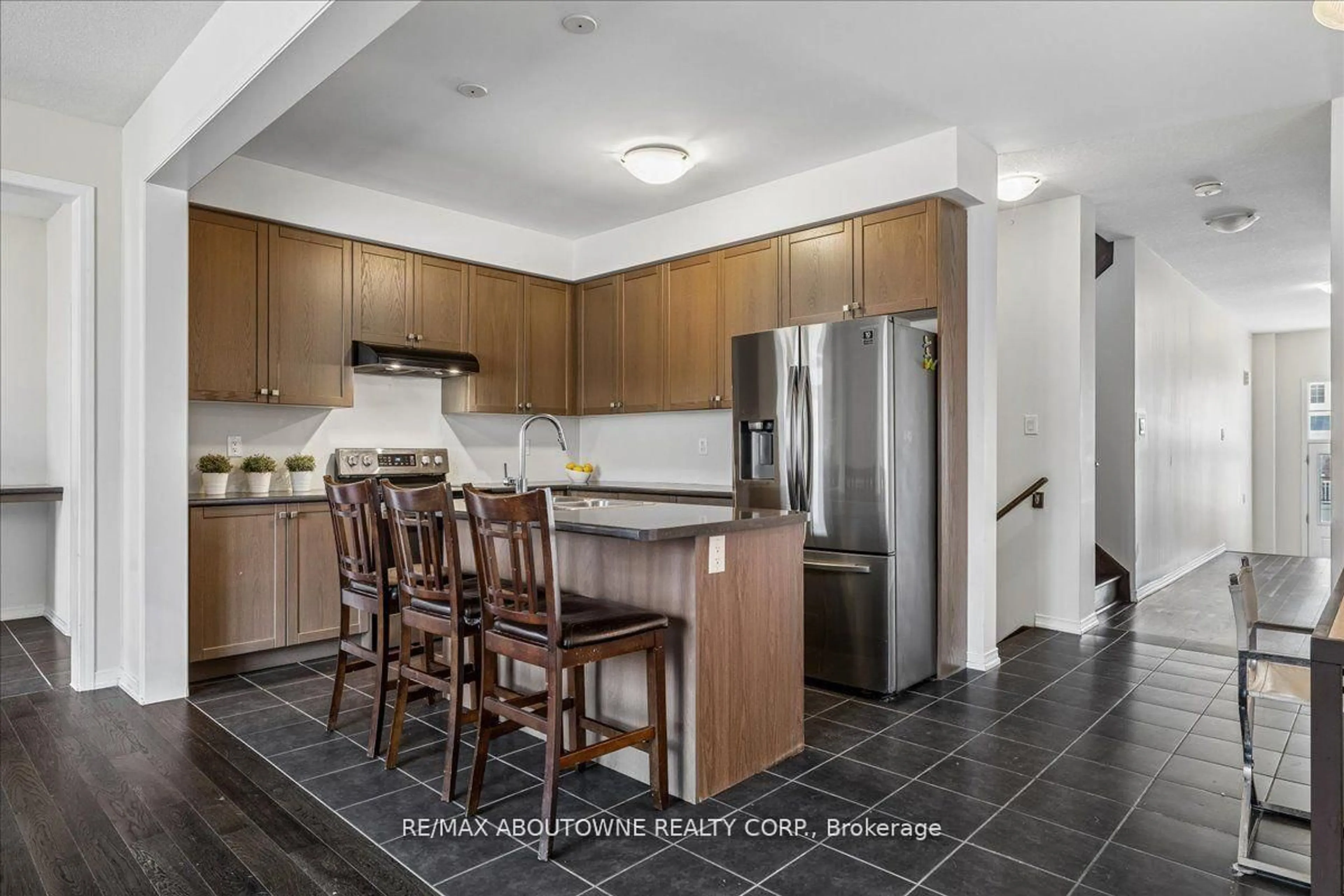 Open concept kitchen, ceramic/tile floor for 7608 Tupelo Cres, Niagara Falls Ontario L2H 3S5