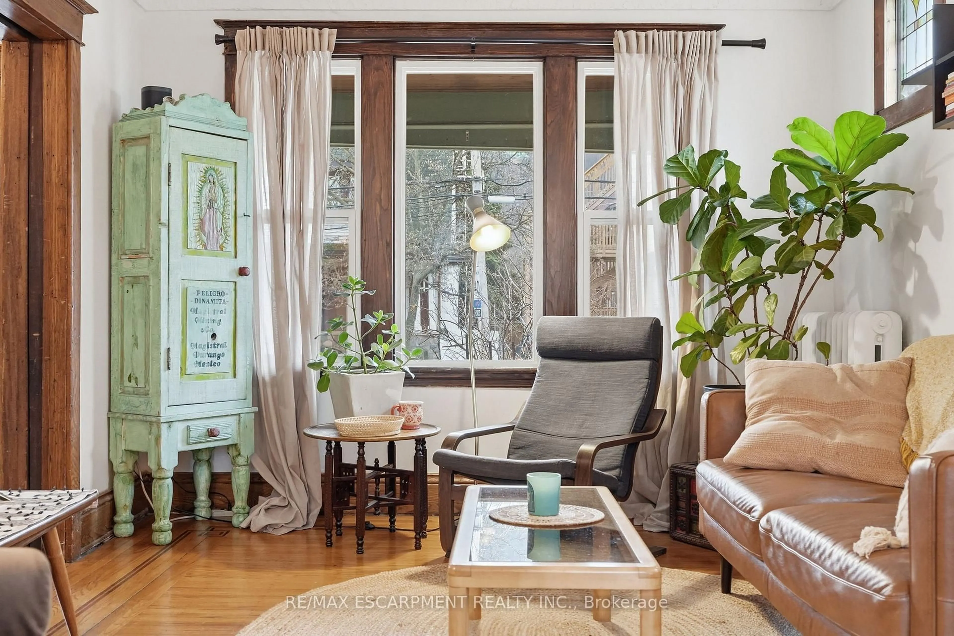 Living room with furniture, wood/laminate floor for 1 Rutherford Ave, Hamilton Ontario L8M 1Y3