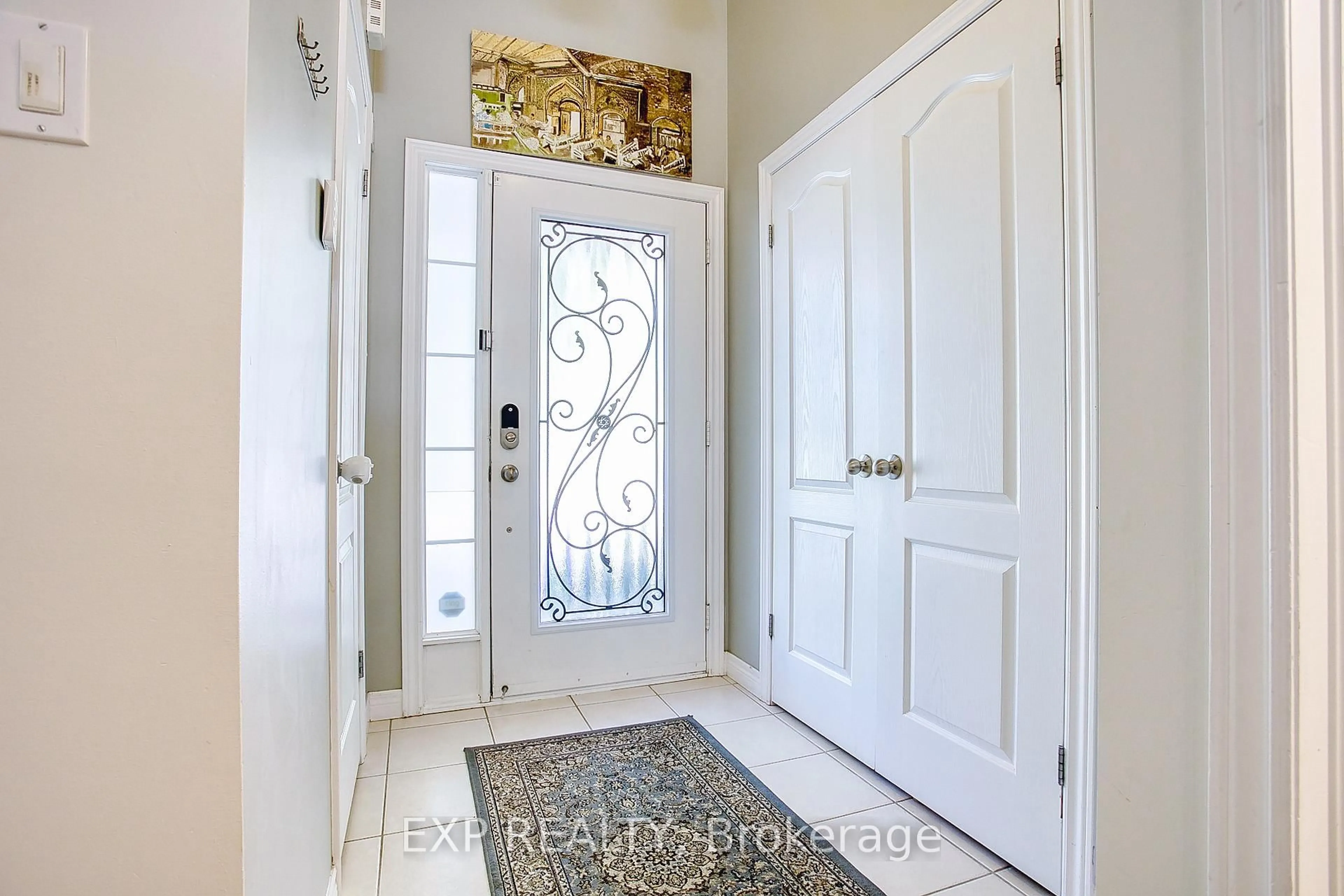 Indoor entryway for 25 Ivybridge Dr #2, Hamilton Ontario L8E 0A5