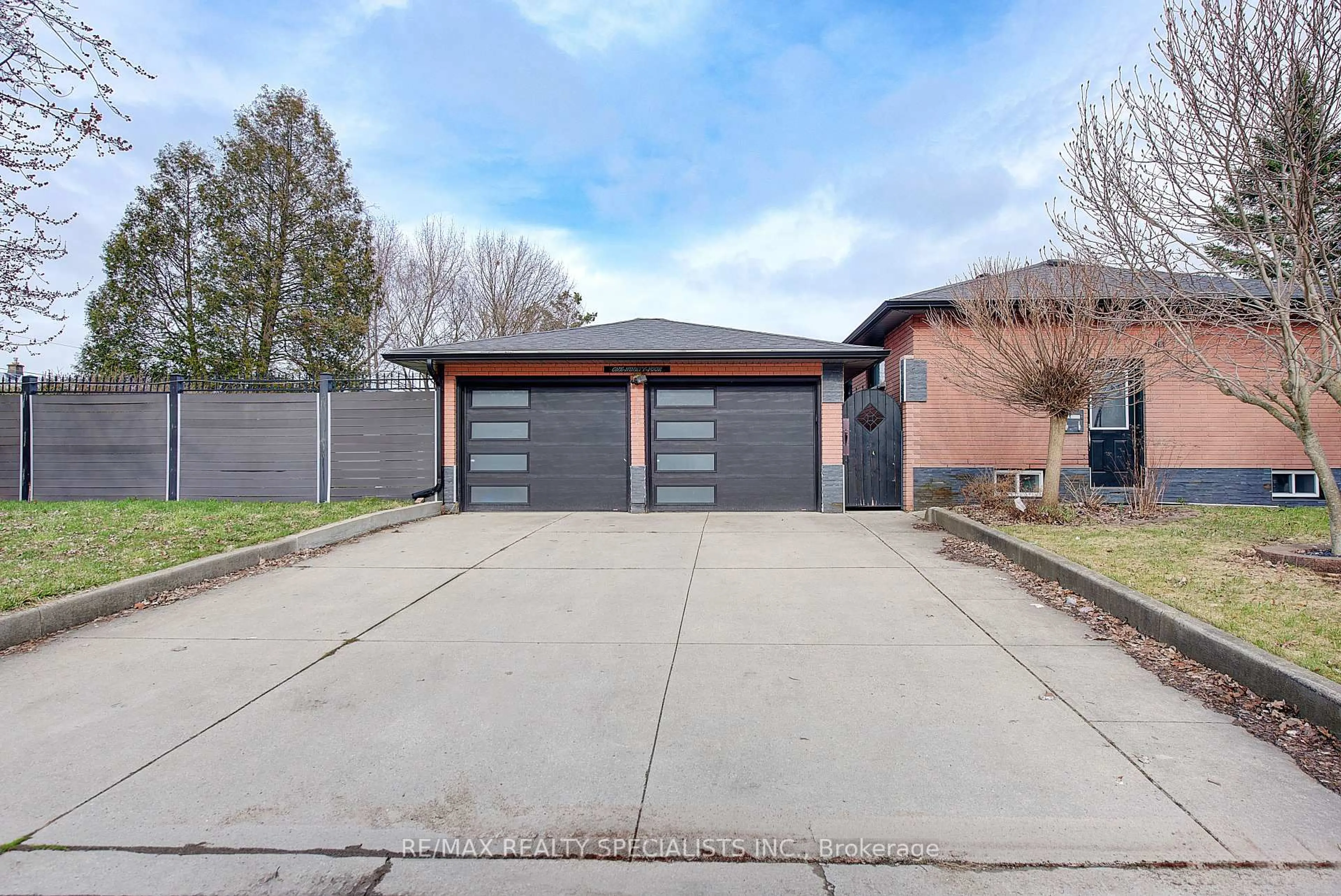 Home with brick exterior material, street for 194 Holgate Rd, London East Ontario N5V 1C2