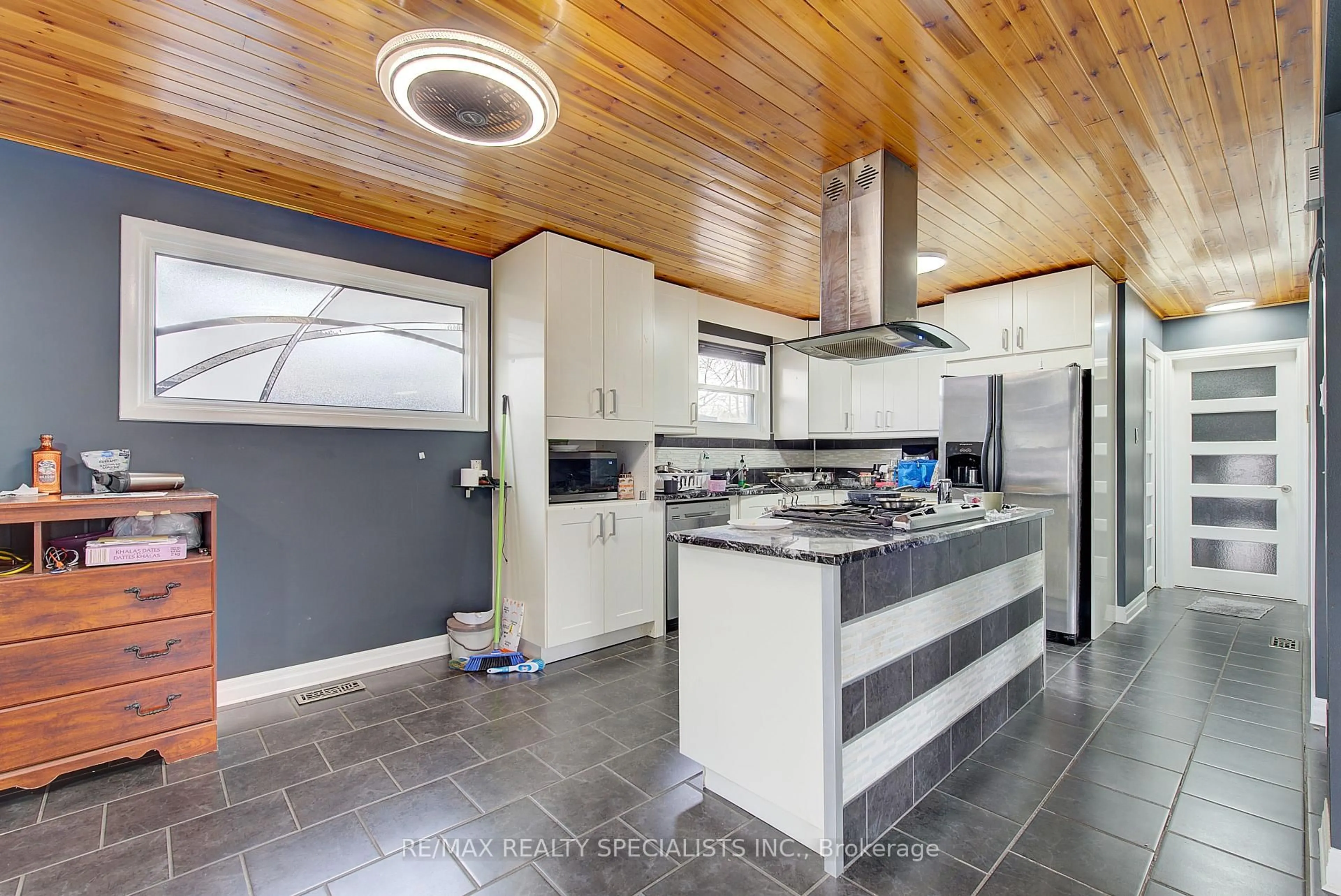 Contemporary kitchen, unknown for 194 Holgate Rd, London East Ontario N5V 1C2