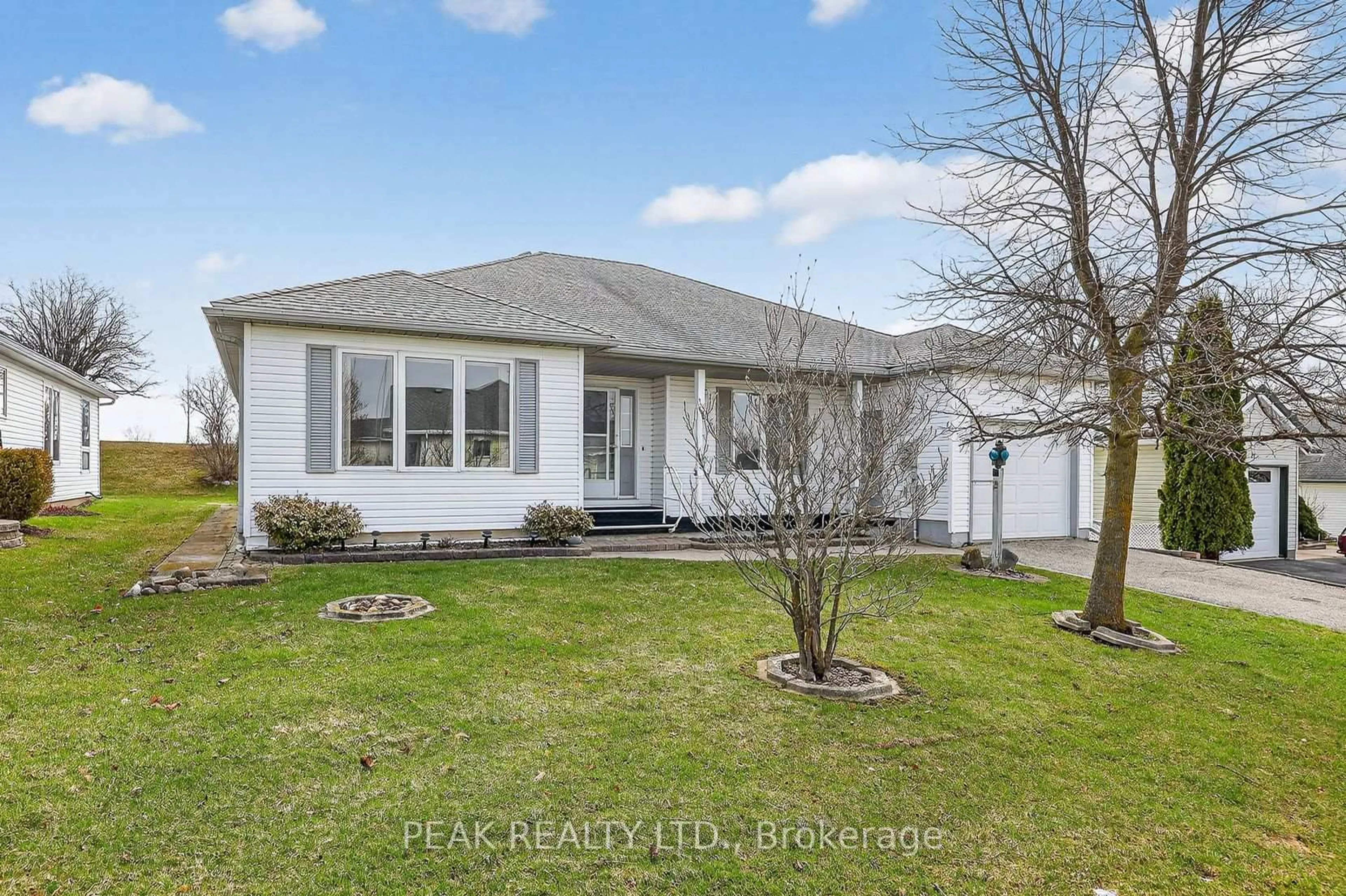 Home with vinyl exterior material, street for 39 Summit Cres, Wilmot Ontario N3A 2G4