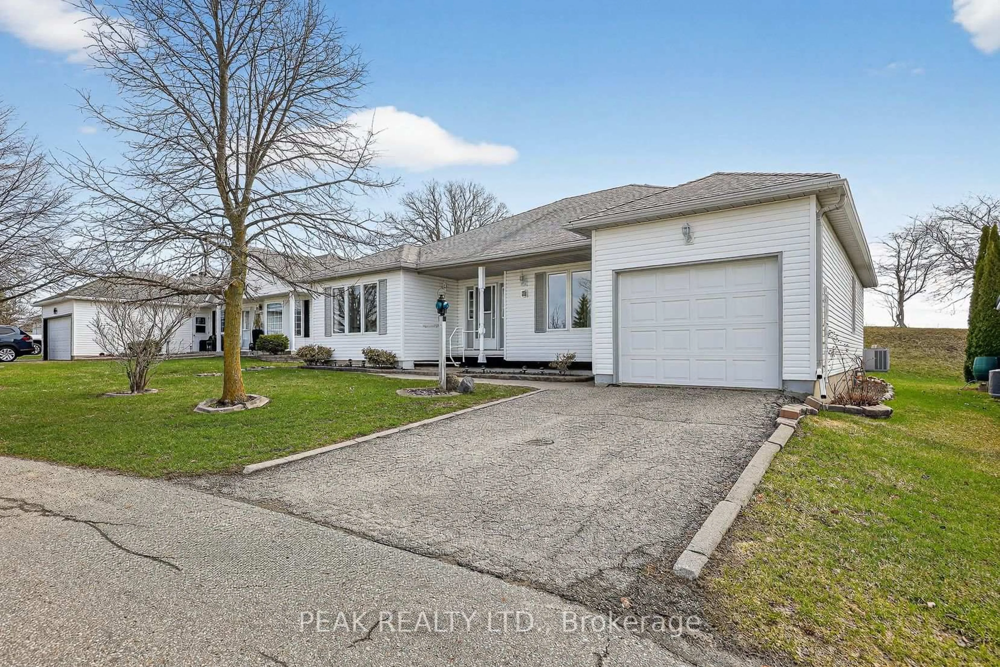 A pic from outside/outdoor area/front of a property/back of a property/a pic from drone, street for 39 Summit Cres, Wilmot Ontario N3A 2G4