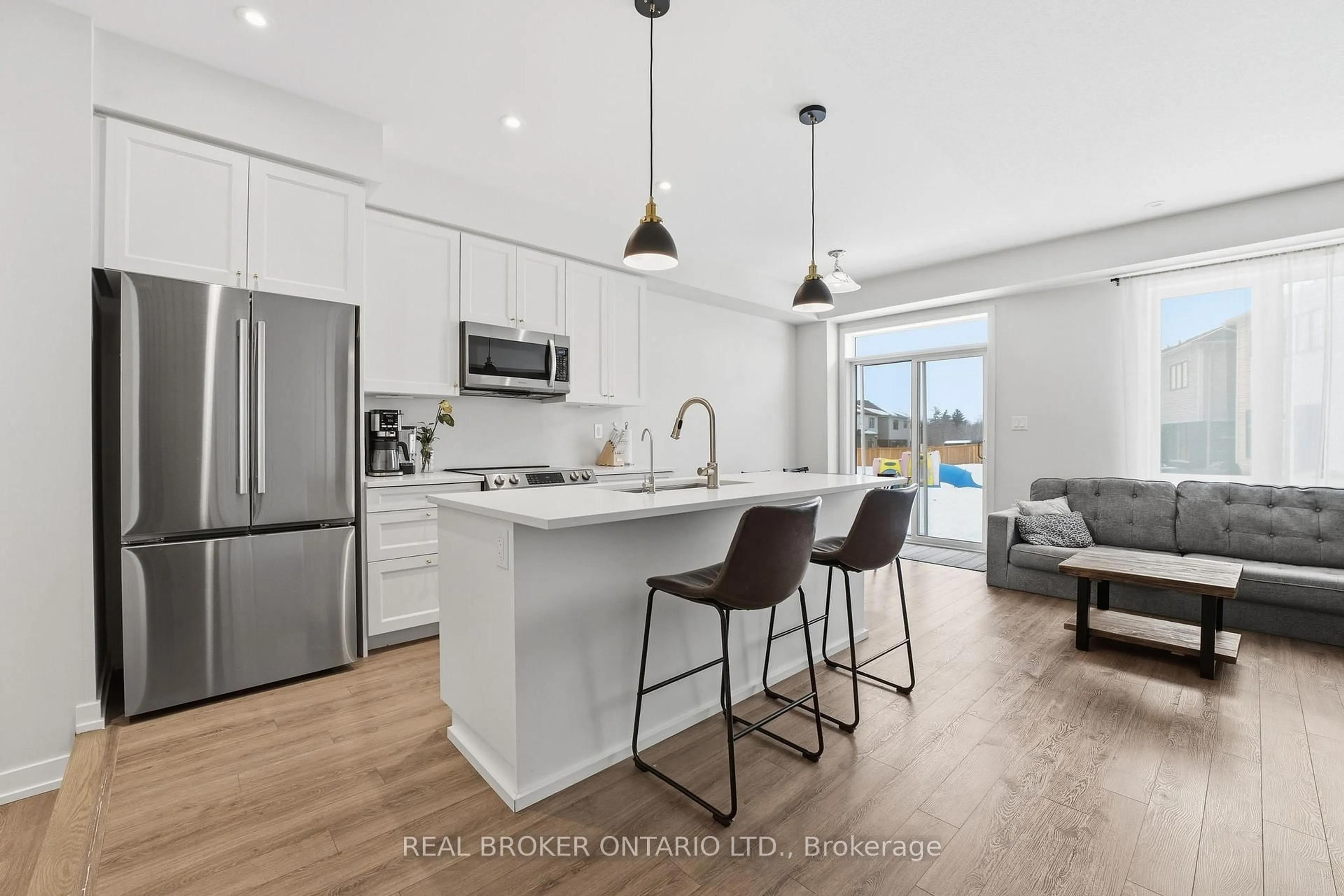 Open concept kitchen, unknown for 10 Owl Lane, Haldimand Ontario N3W 0G4