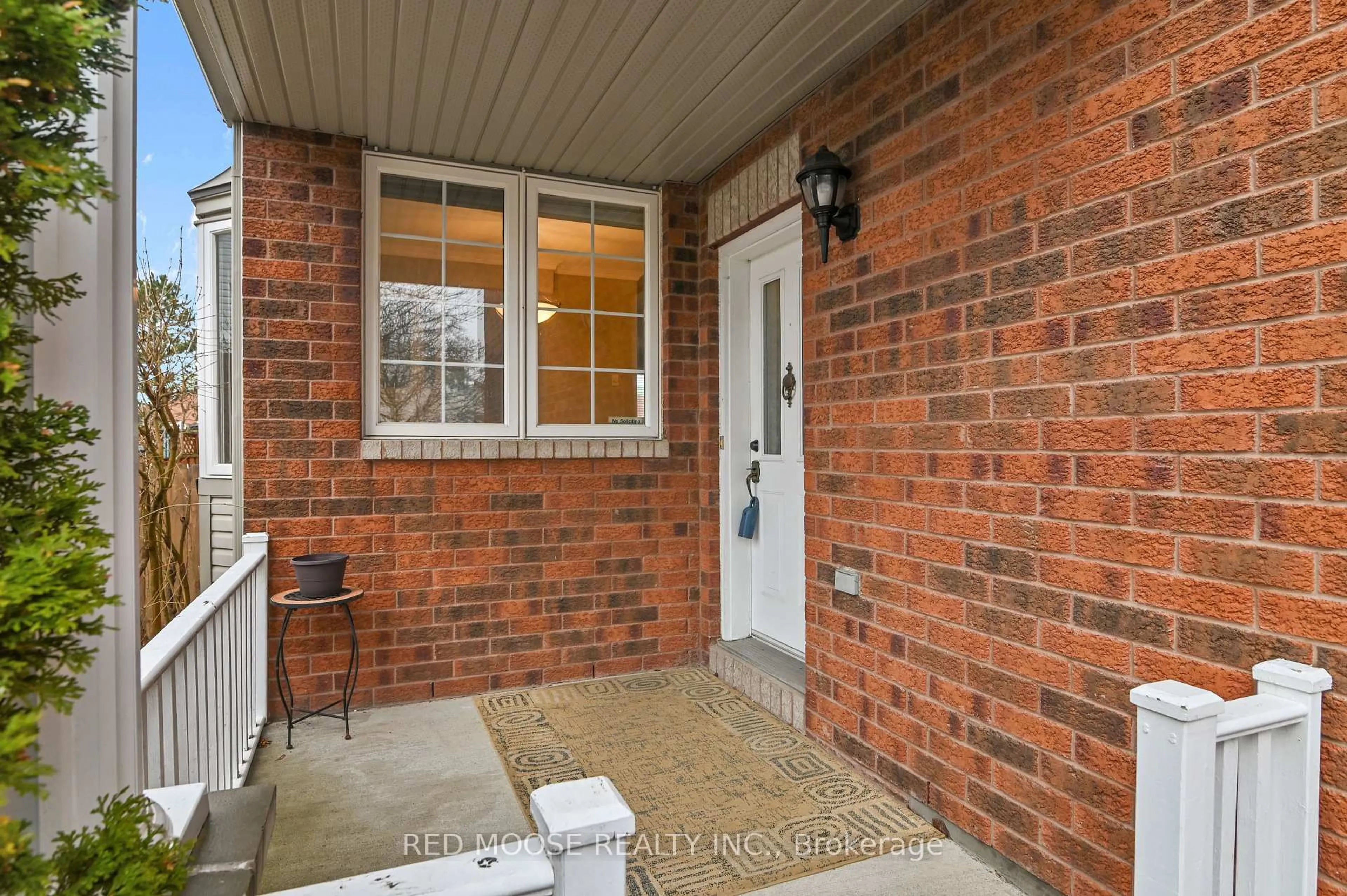 Indoor entryway for 1572 Duplante Ave, Orleans Ontario K4A 3Z2